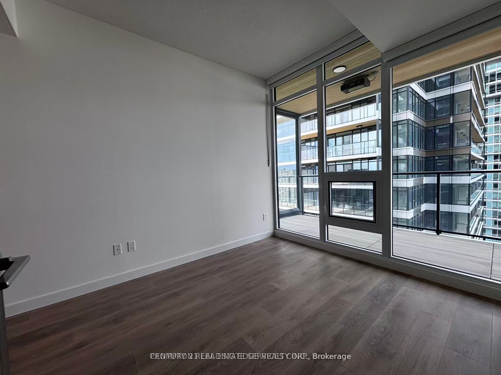 3 Concord Cityplace Way 2506, Toronto, ON M5V 0X4 photo 2