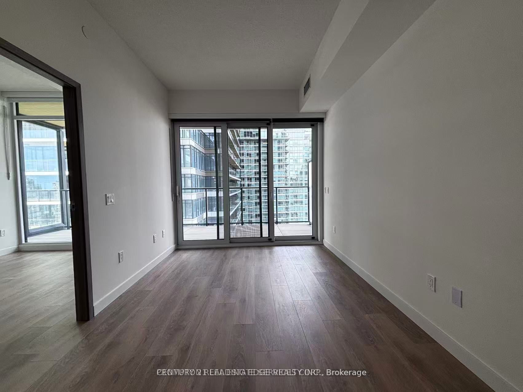 3 Concord Cityplace Way 2506, Toronto, ON M5V 0X4 photo 3