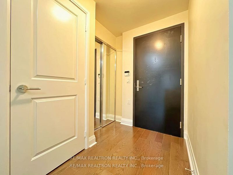 1080 Bay Street 1401, Toronto, ON M5S 0A5 photo 3
