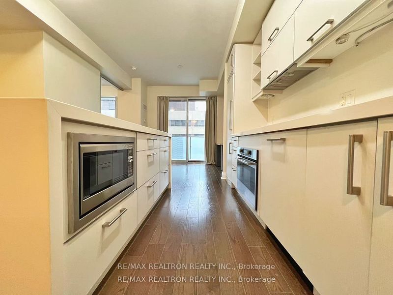 1080 Bay Street 1401, Toronto, ON M5S 0A5 photo 4