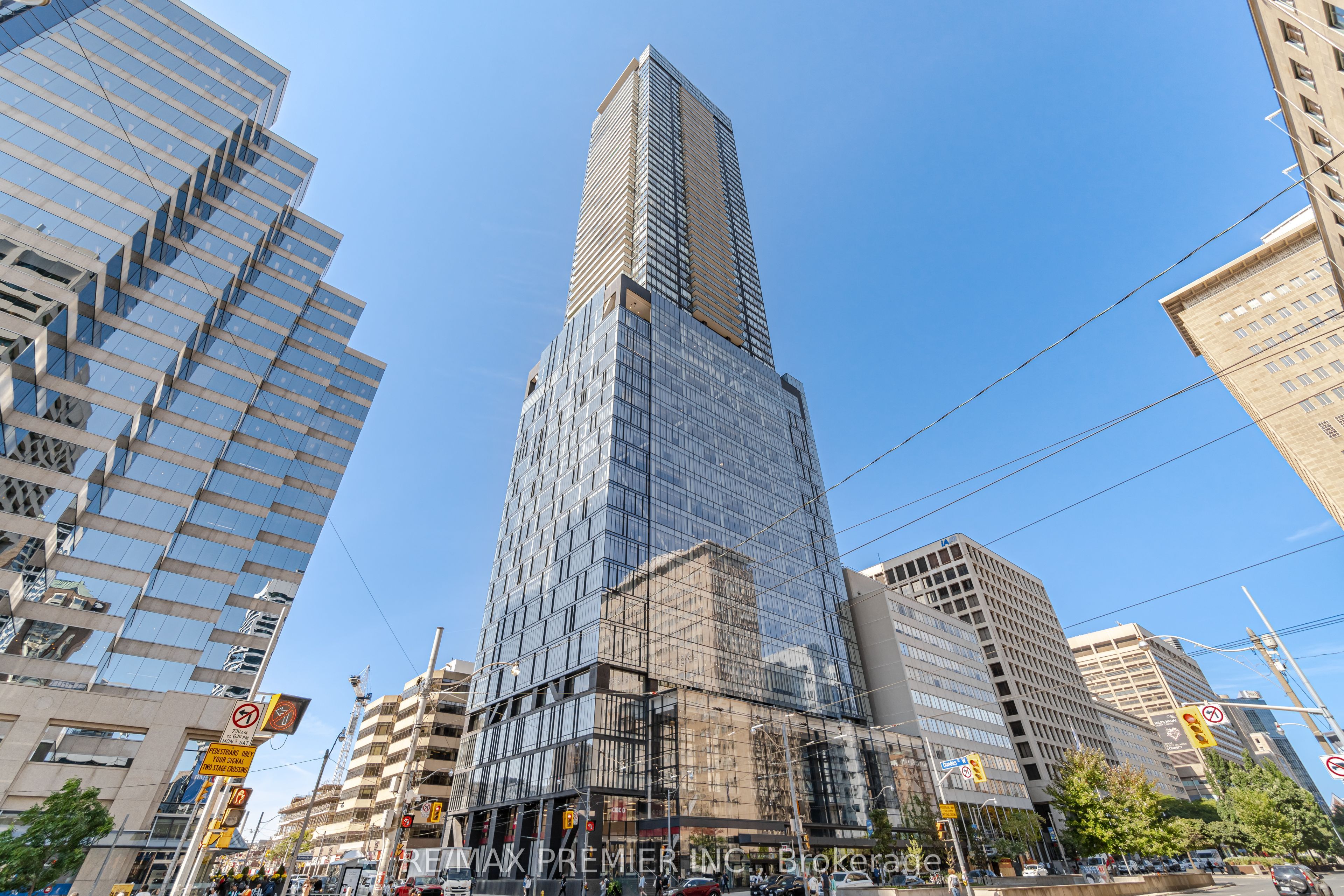 488 University Avenue 3201, Toronto, ON M5G 0C1