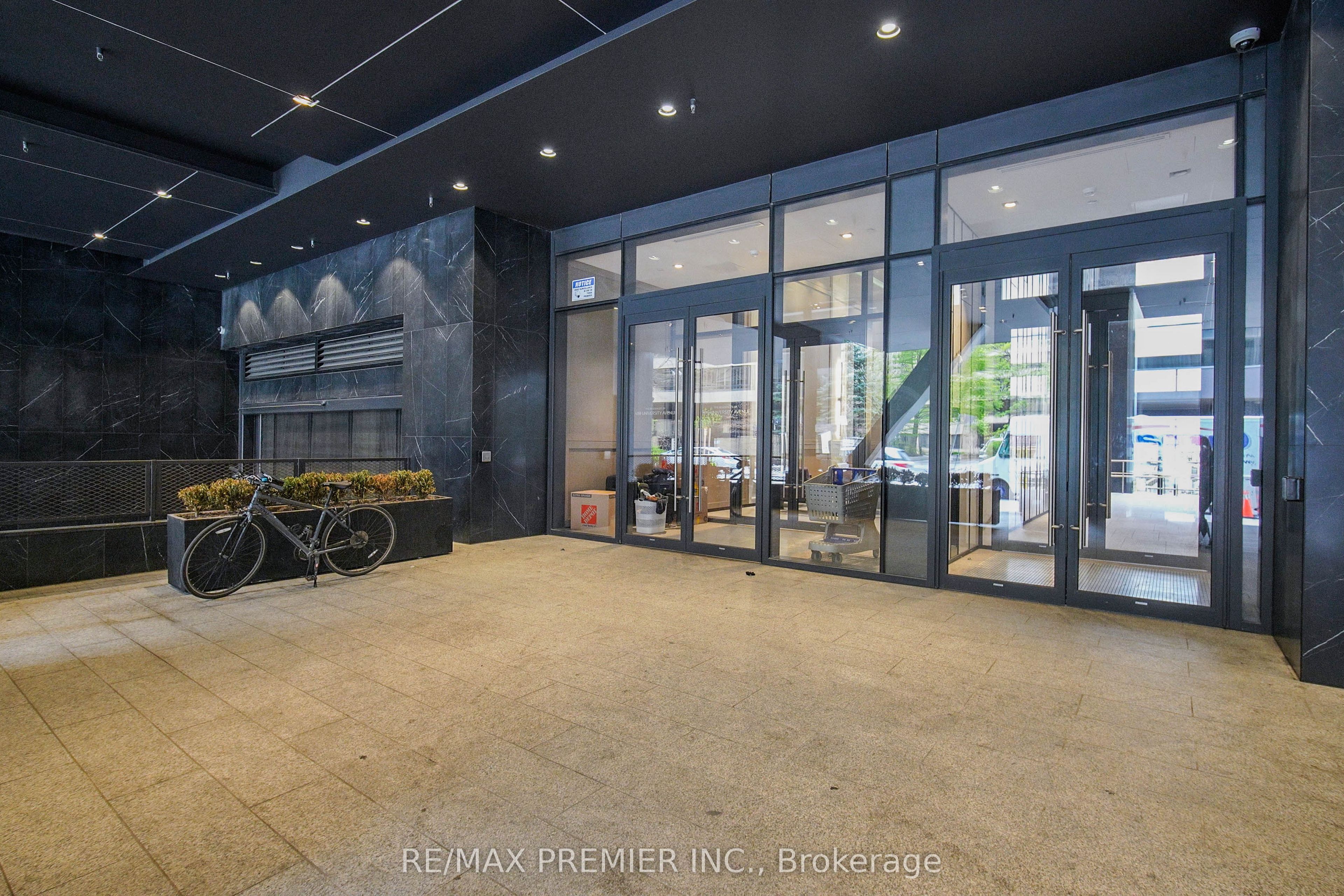 488 University Avenue 3201, Toronto, ON M5G 0C1 photo 2