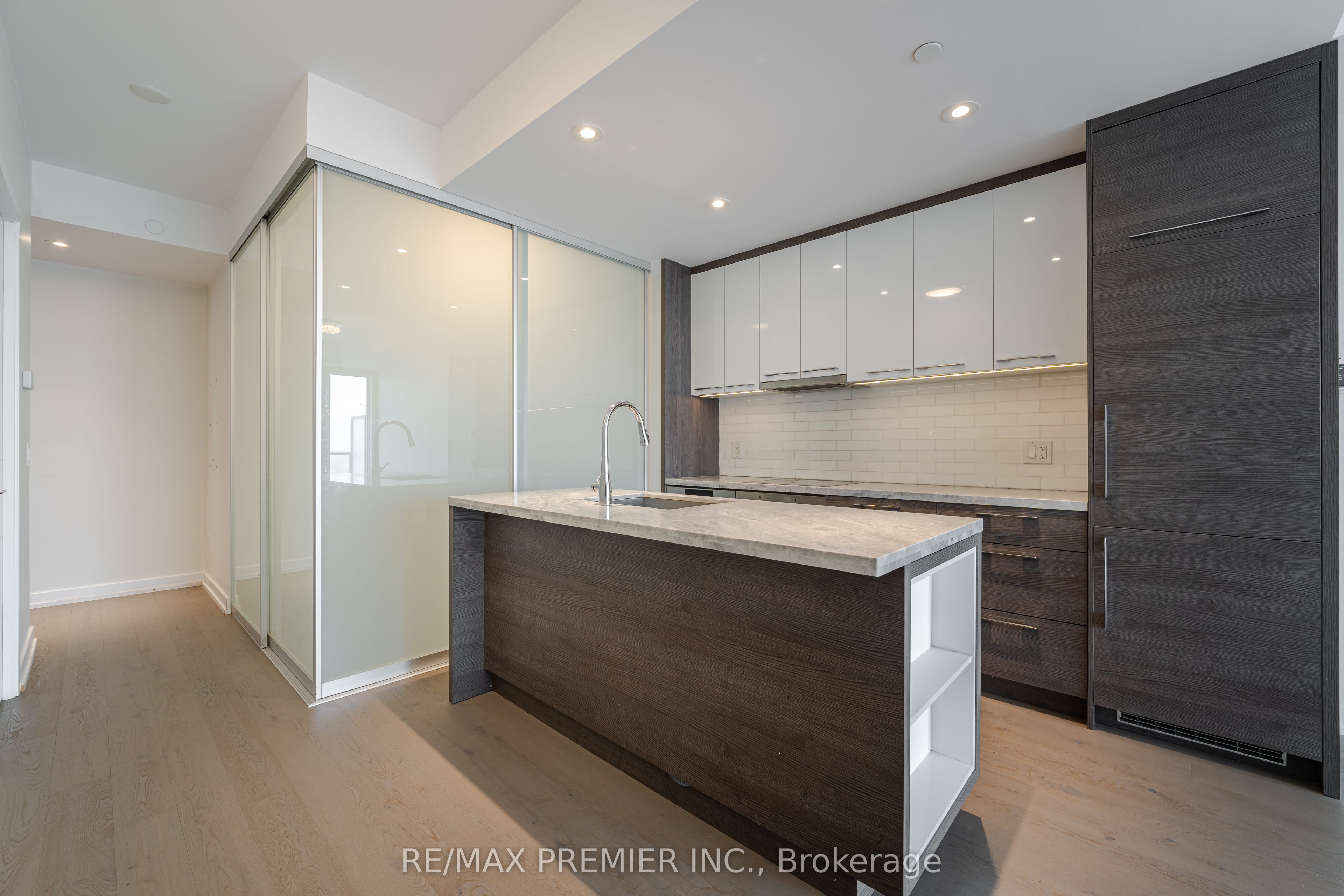 488 University Avenue 3201, Toronto, ON M5G 0C1 photo 5