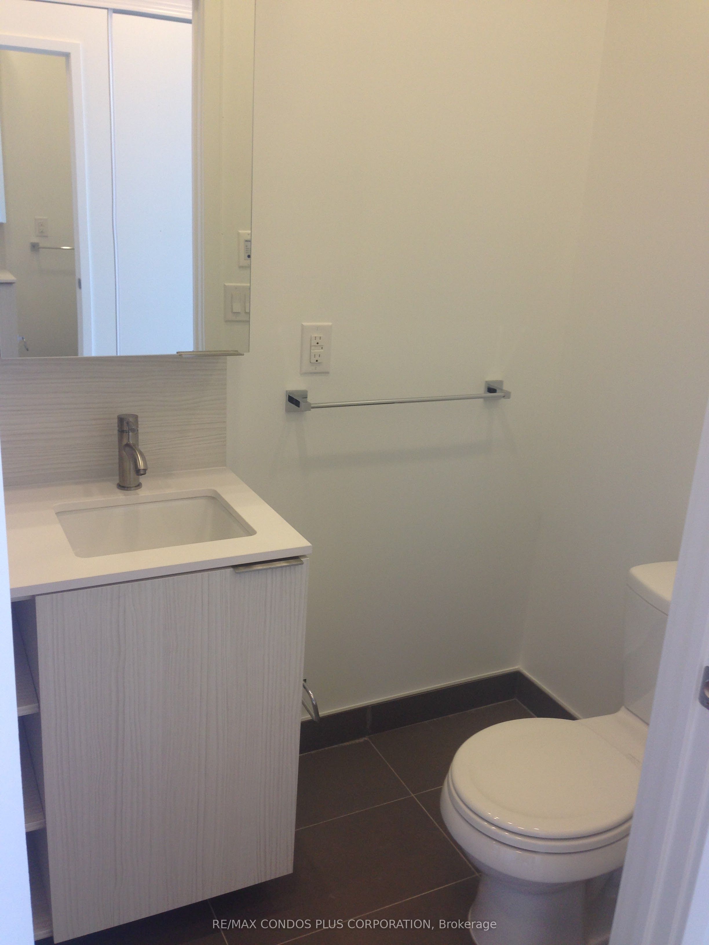 170 Sumach Street 426, Toronto, ON M5A 0C3 photo 3