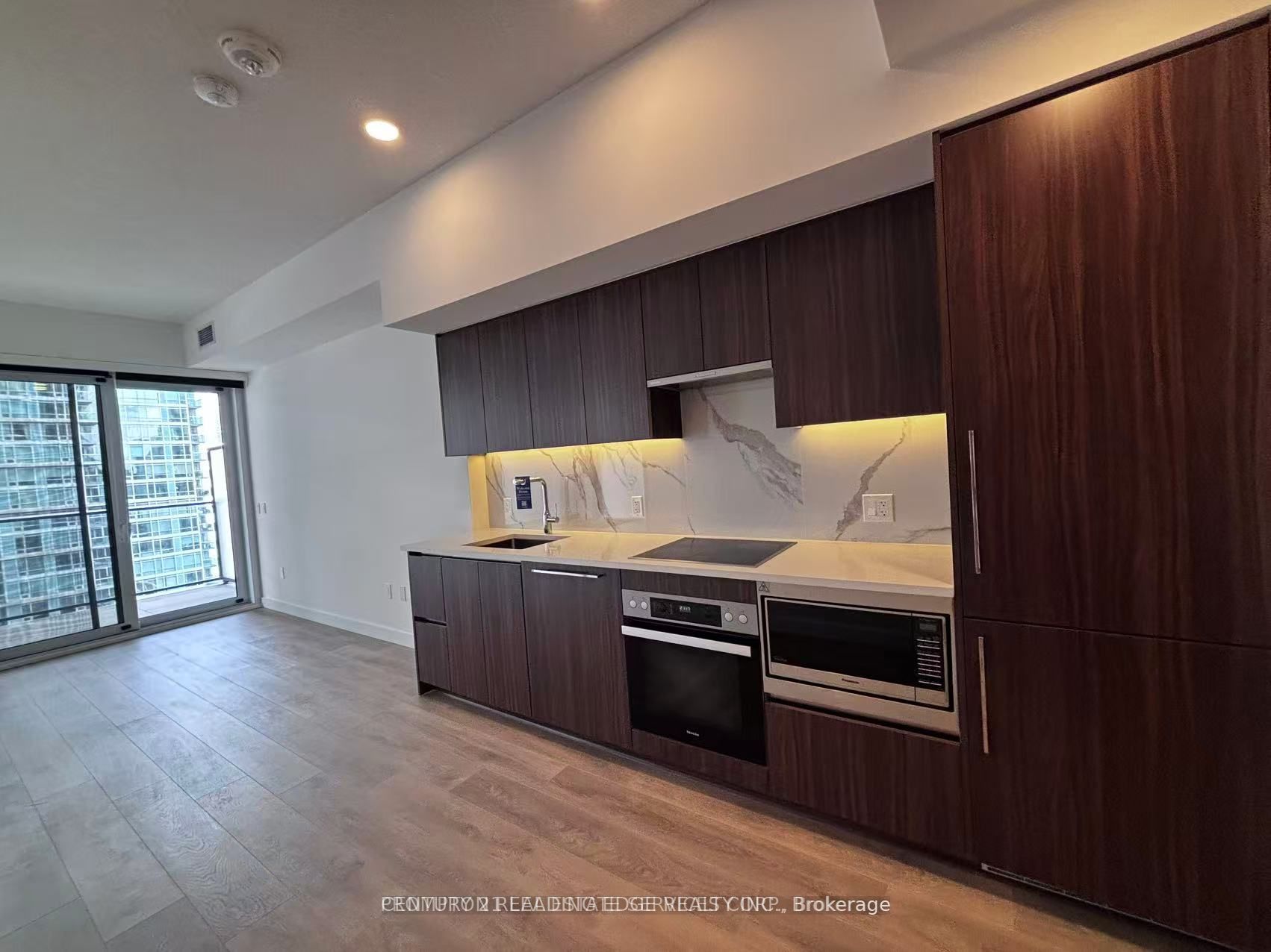 3 Concord Cityplace Way 2506, Toronto, ON M5V 0X4