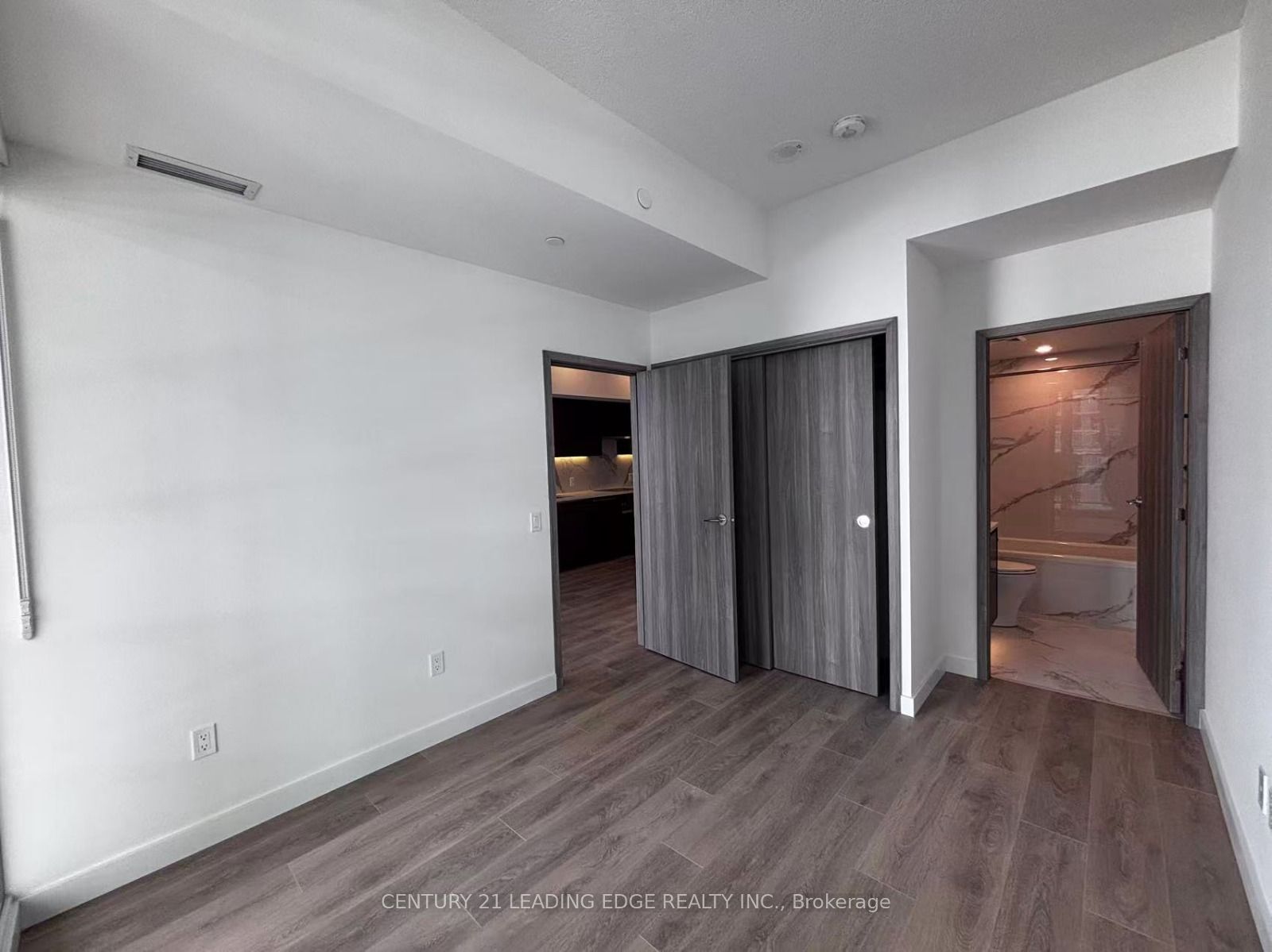 3 Concord Cityplace Way 2506, Toronto, ON M5V 0X4 photo 4