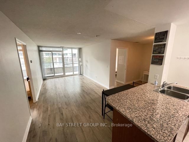 35 Hollywood Avenue 217, Toronto, ON M2N 0A9 photo 2