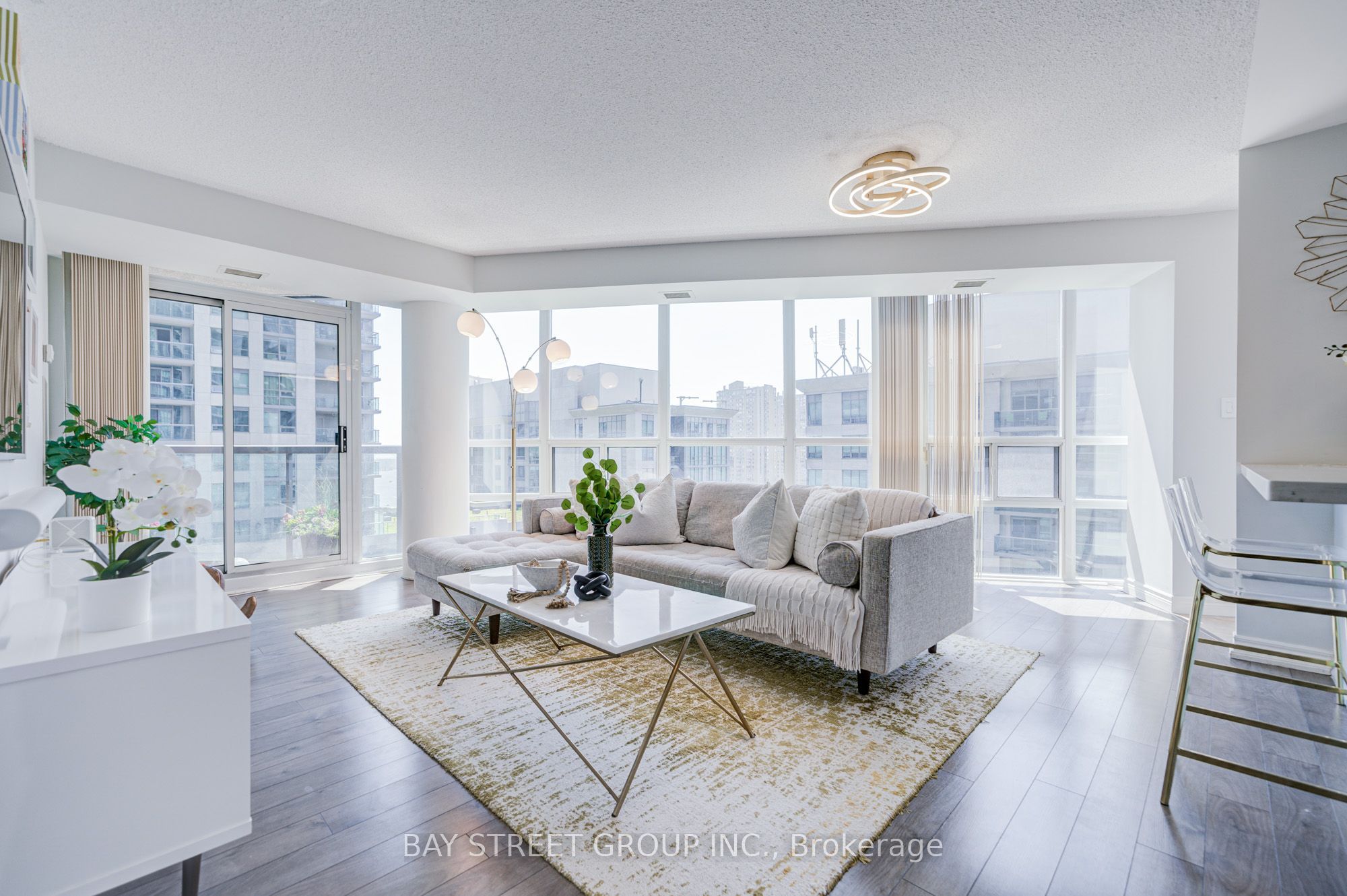 30 Grand Trunk Crescent 1811, Toronto, ON M5J 3A4