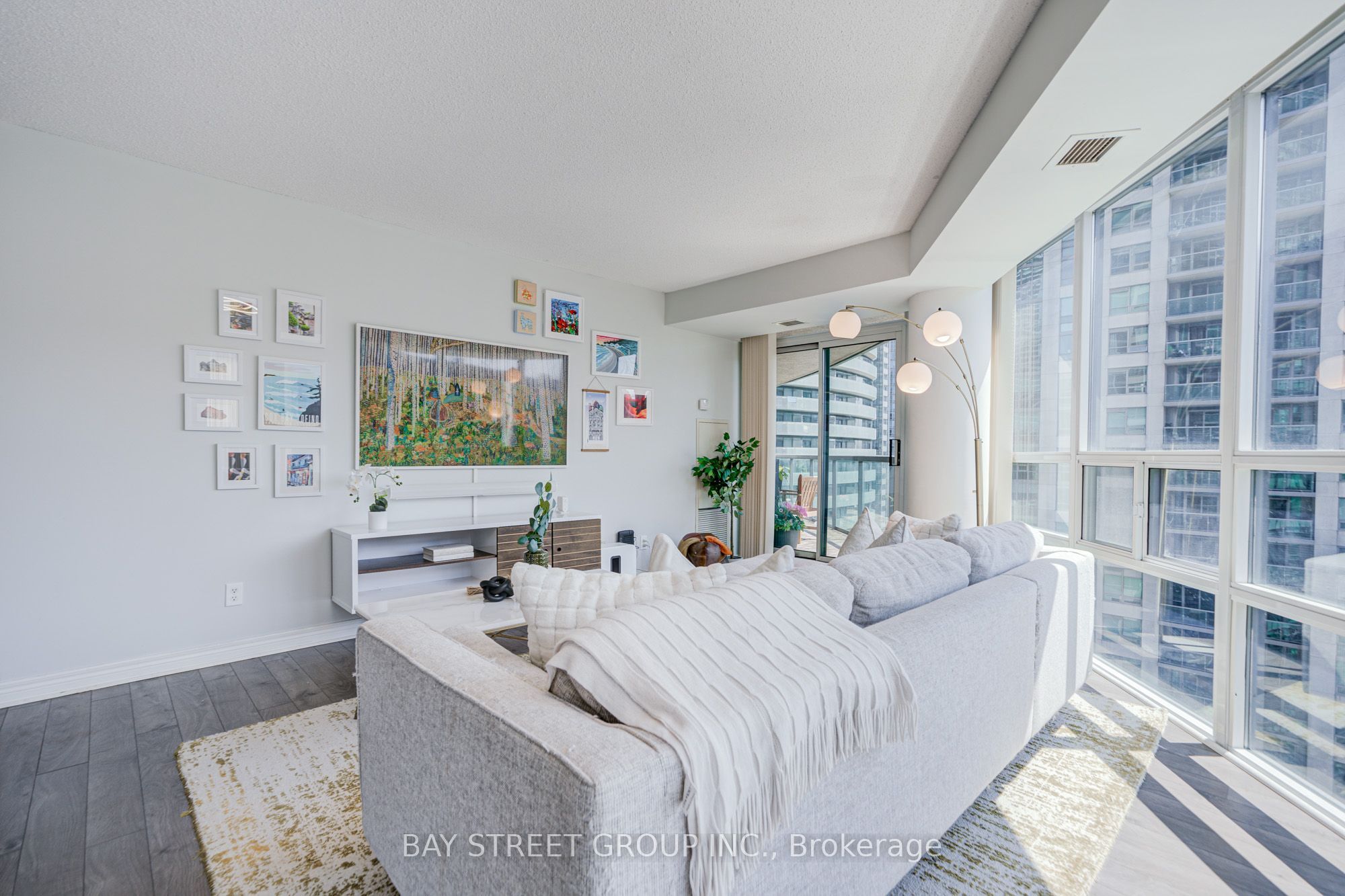 30 Grand Trunk Crescent 1811, Toronto, ON M5J 3A4 photo 3