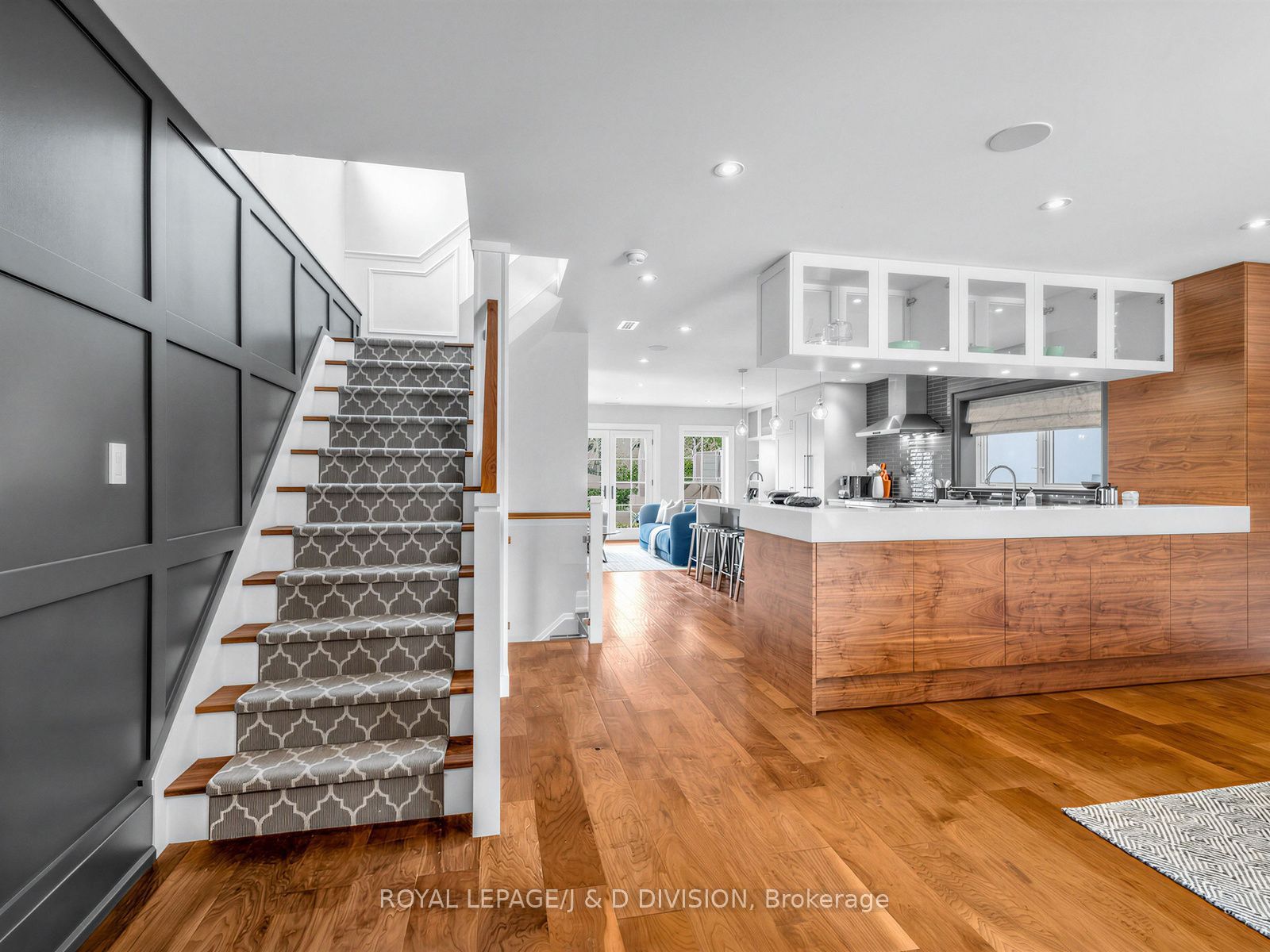146 Glenvale Boulevard, Toronto, ON M4G 2W3 photo 2