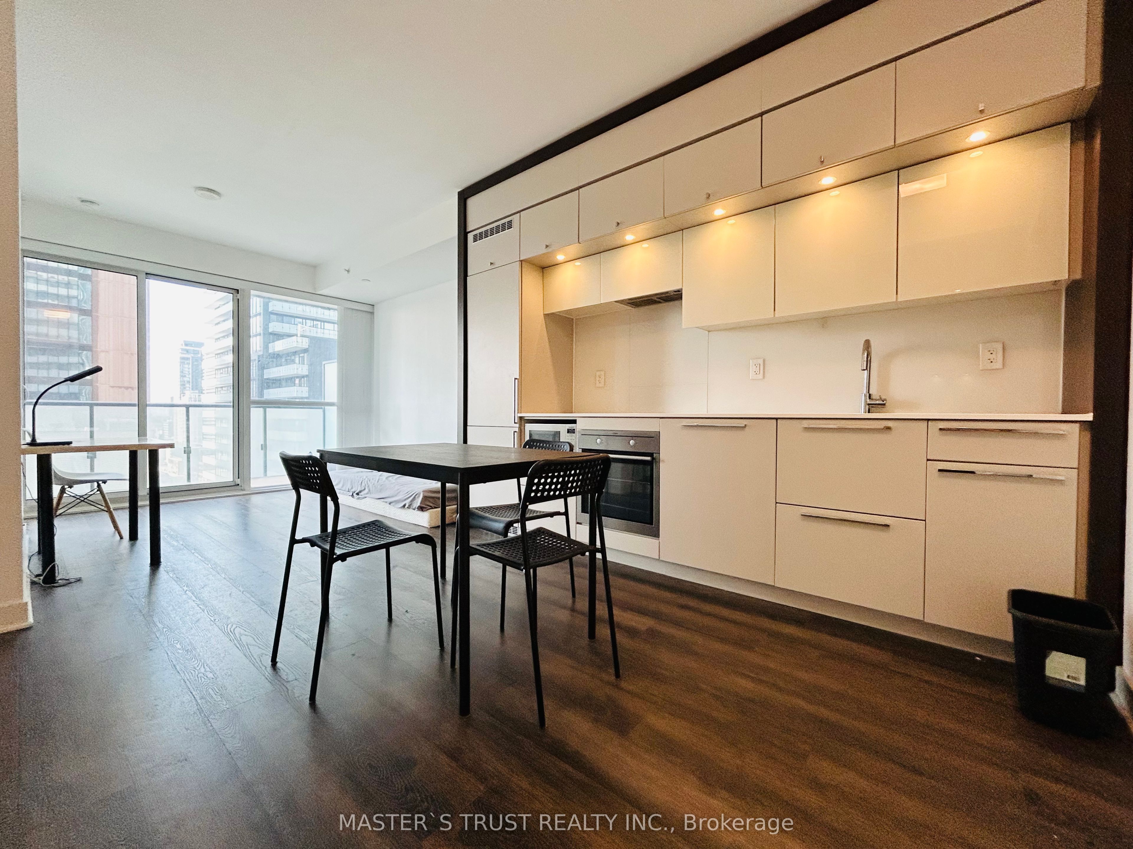 15 Grenville Street 1708, Toronto, ON M4Y 1A1 photo 2