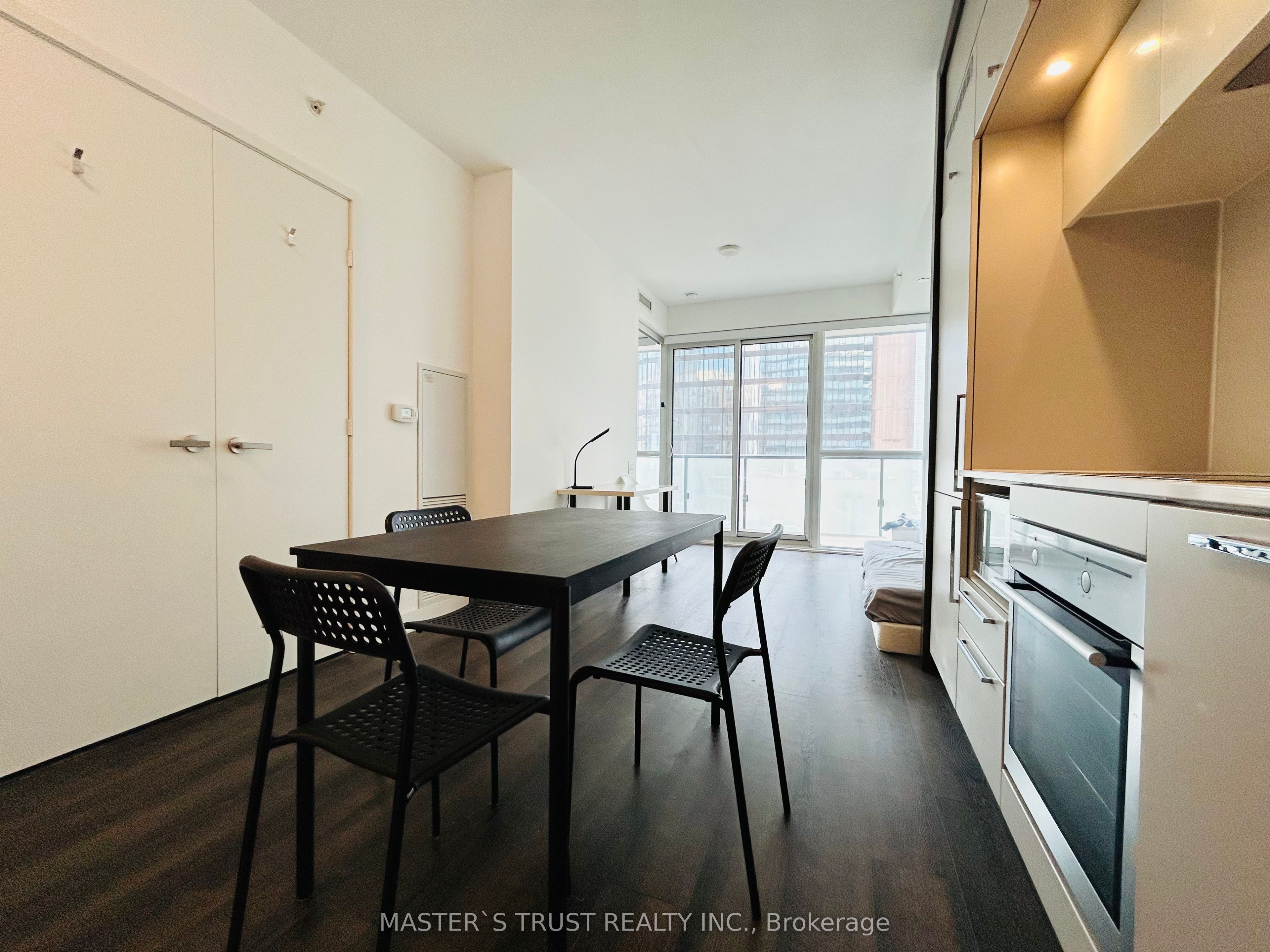 15 Grenville Street 1708, Toronto, ON M4Y 1A1 photo 3