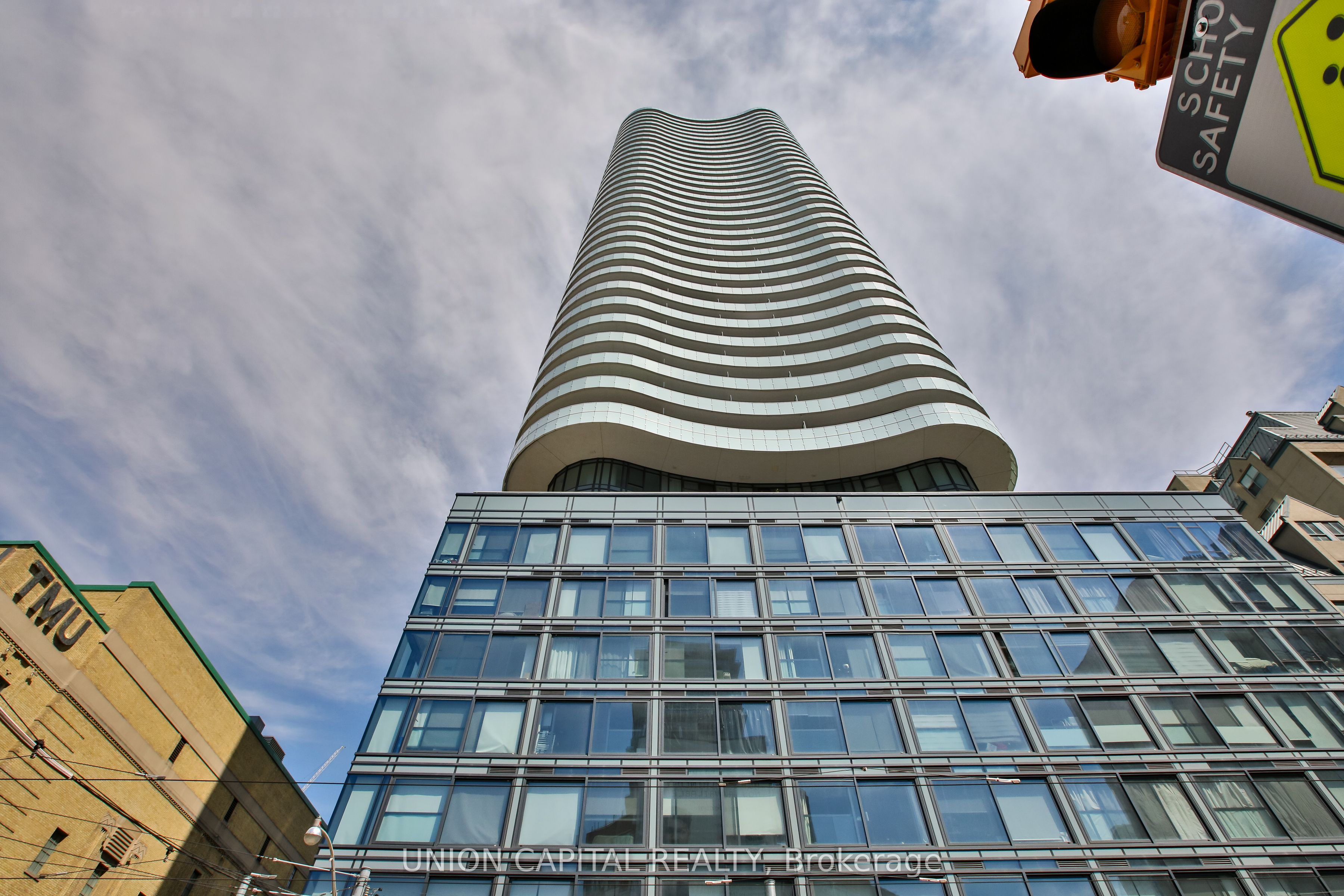 403 Church Street 1401, Toronto, ON M4Y 0C9 photo 2