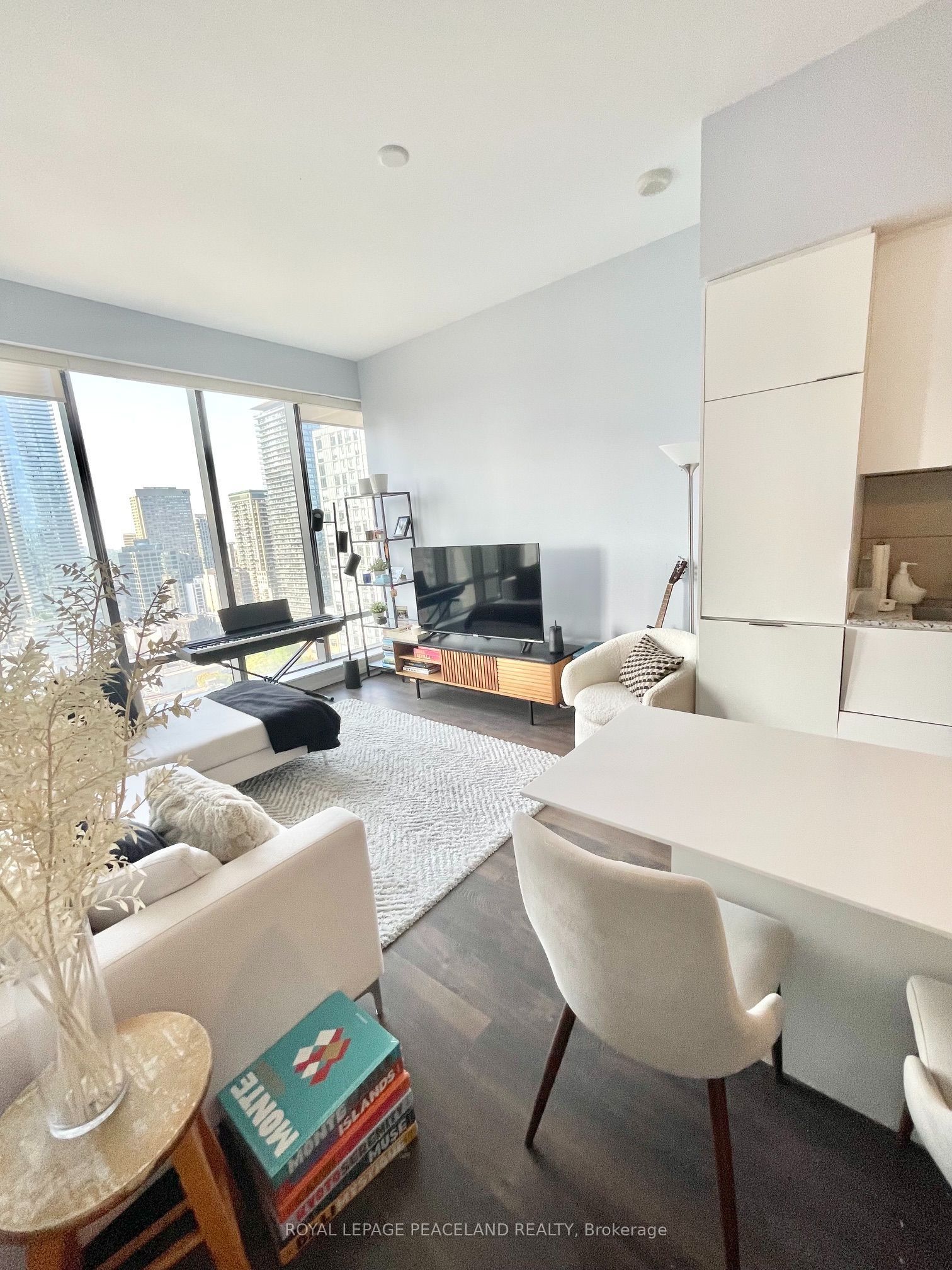 5 St Joseph Street 2409, Toronto, ON M4Y 0B6 photo 5
