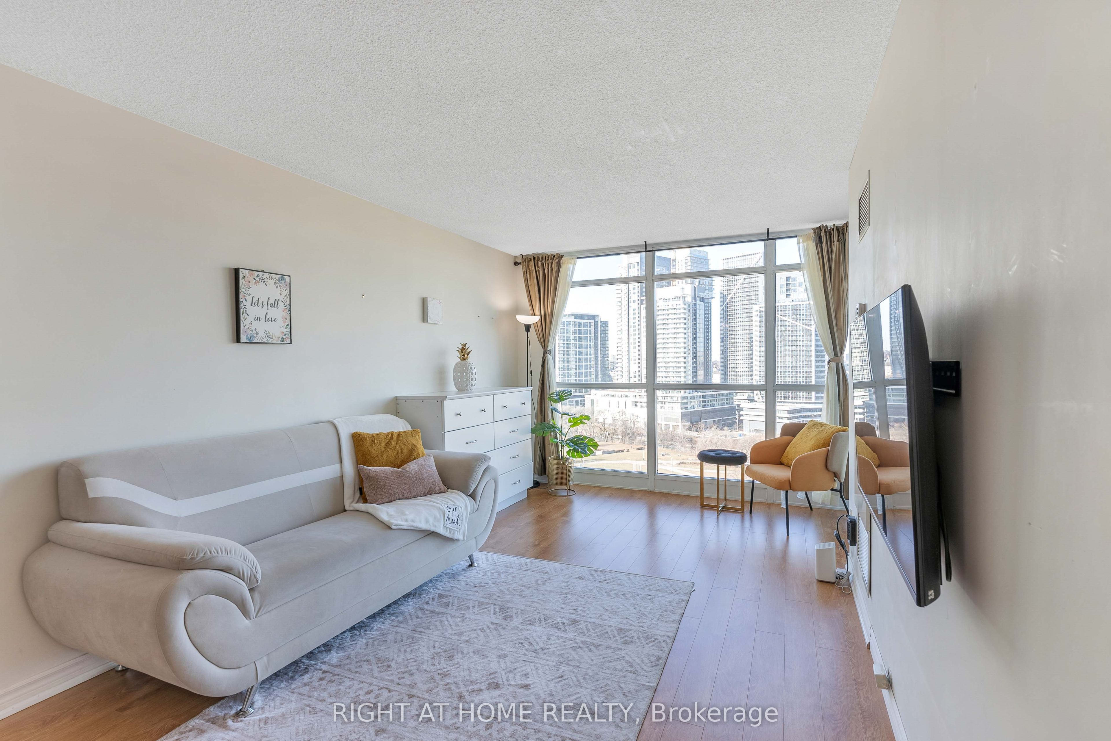 231 Fort York Boulevard 1807, Toronto, ON M5V 1B2