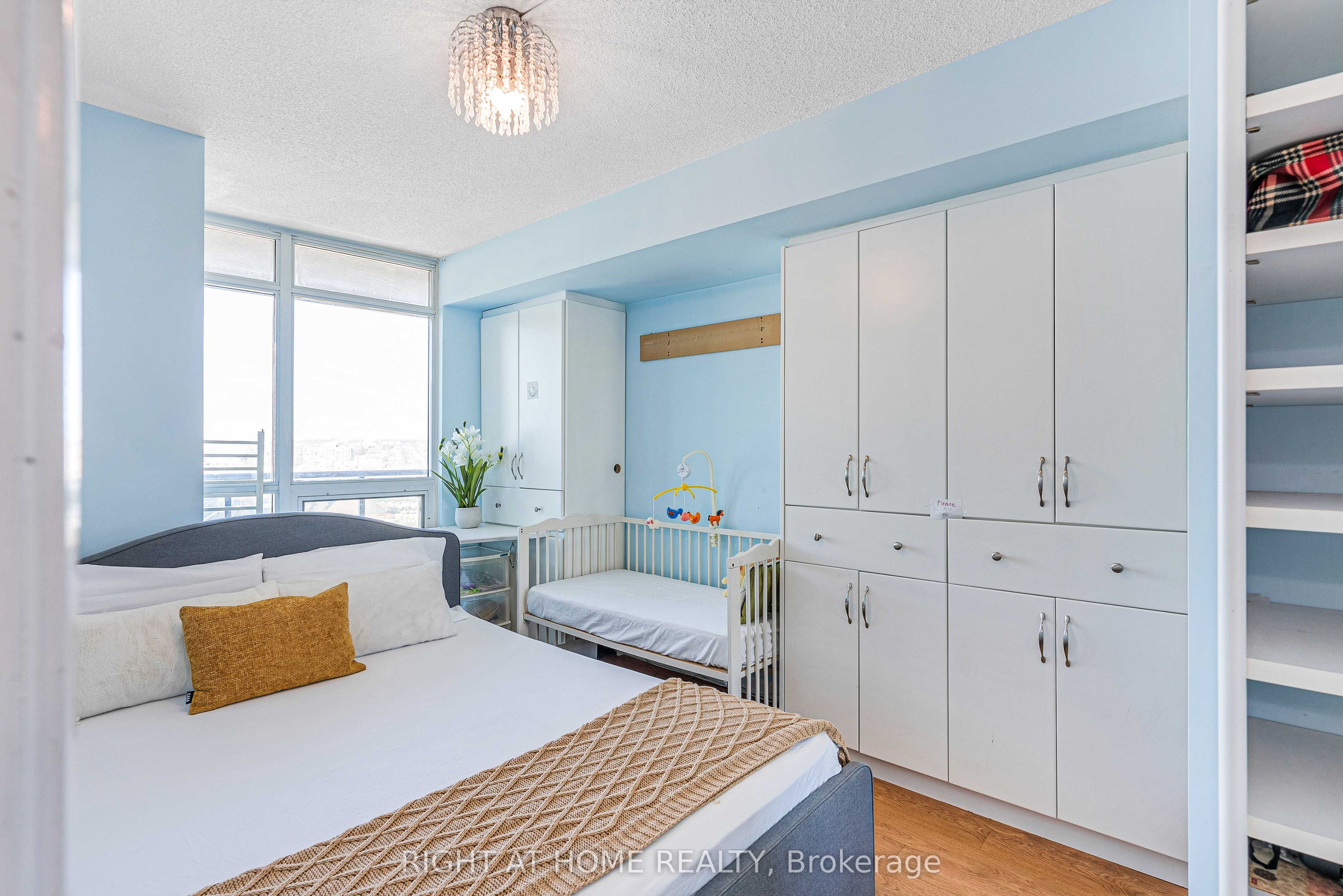 231 Fort York Boulevard 1807, Toronto, ON M5V 1B2 photo 2