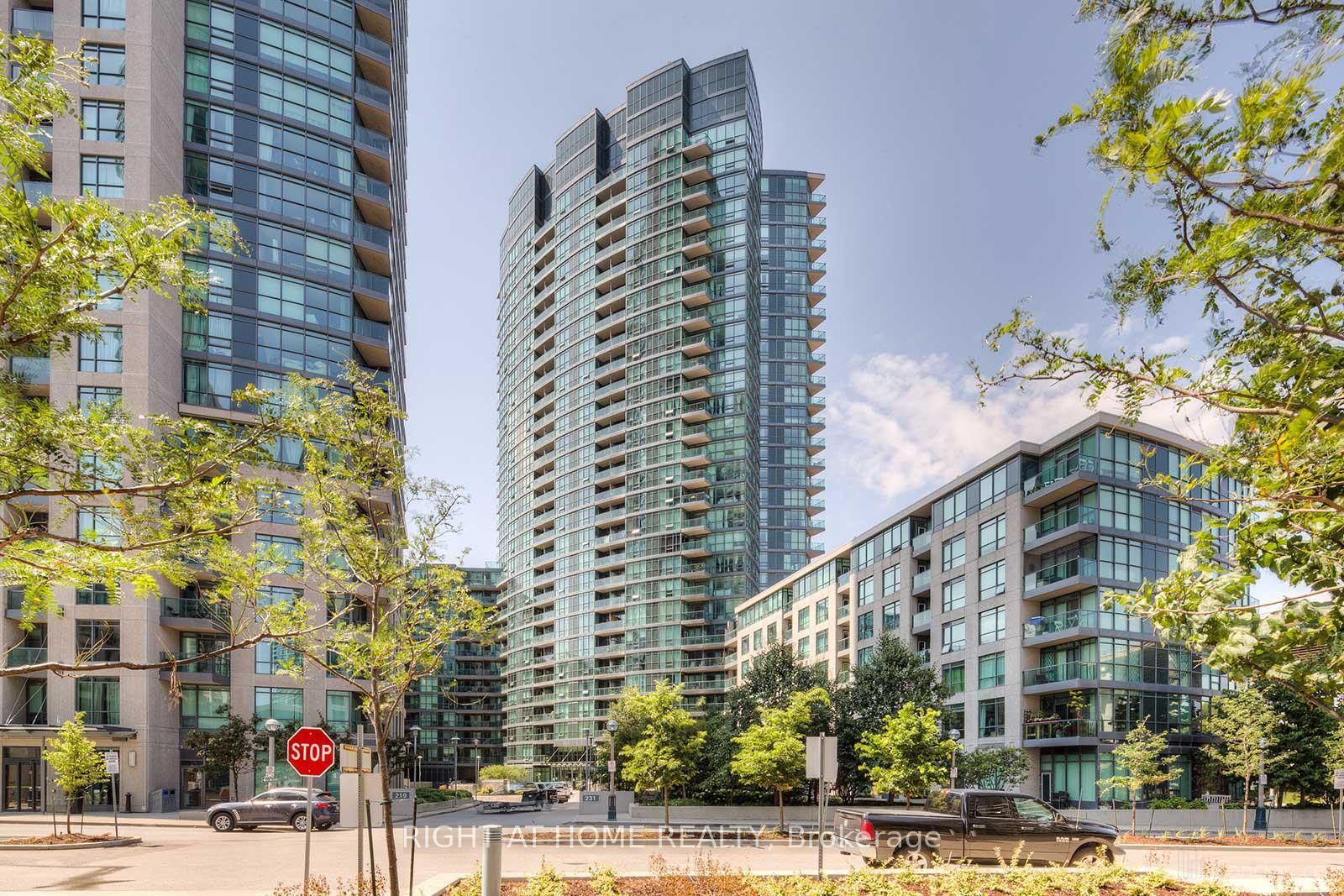 231 Fort York Boulevard 1807, Toronto, ON M5V 1B2 photo 4
