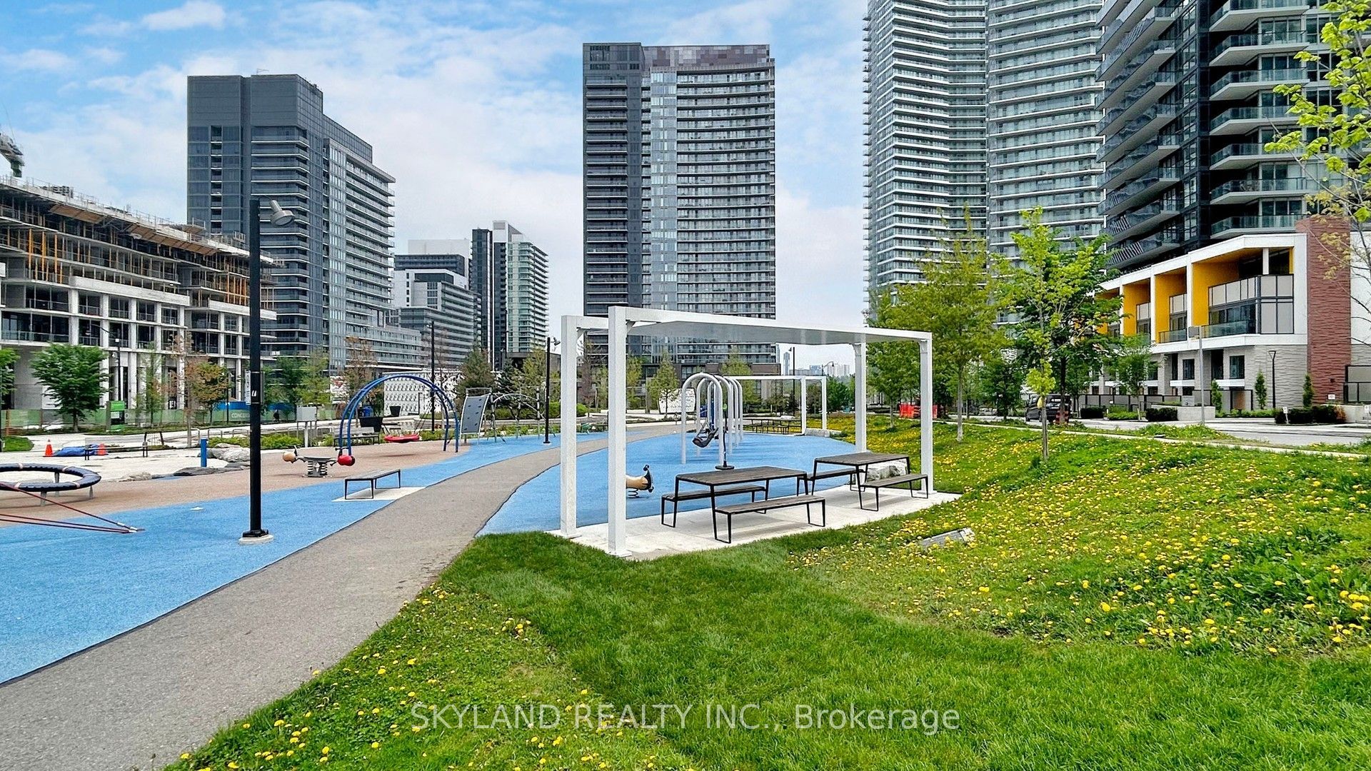 27 Mcmahon Street 608, Toronto, ON M2K 0J2