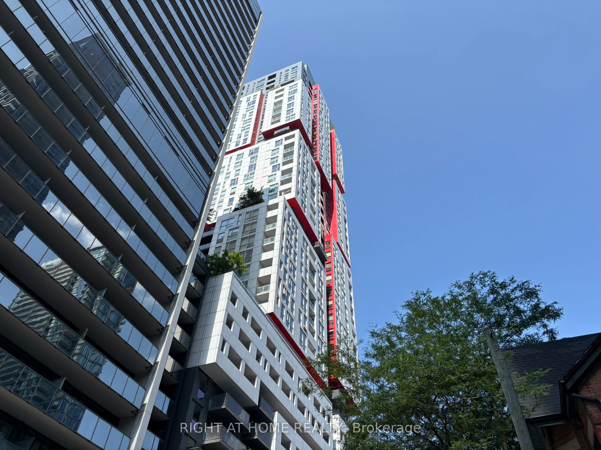 318 Richmond Street W 3002, Toronto, ON M5V 0B4