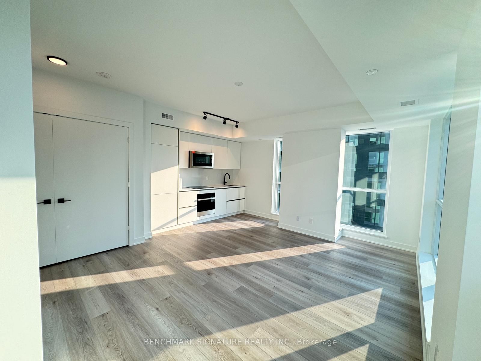 327 King Street 3203, Toronto, ON M5V 0W7 photo 2