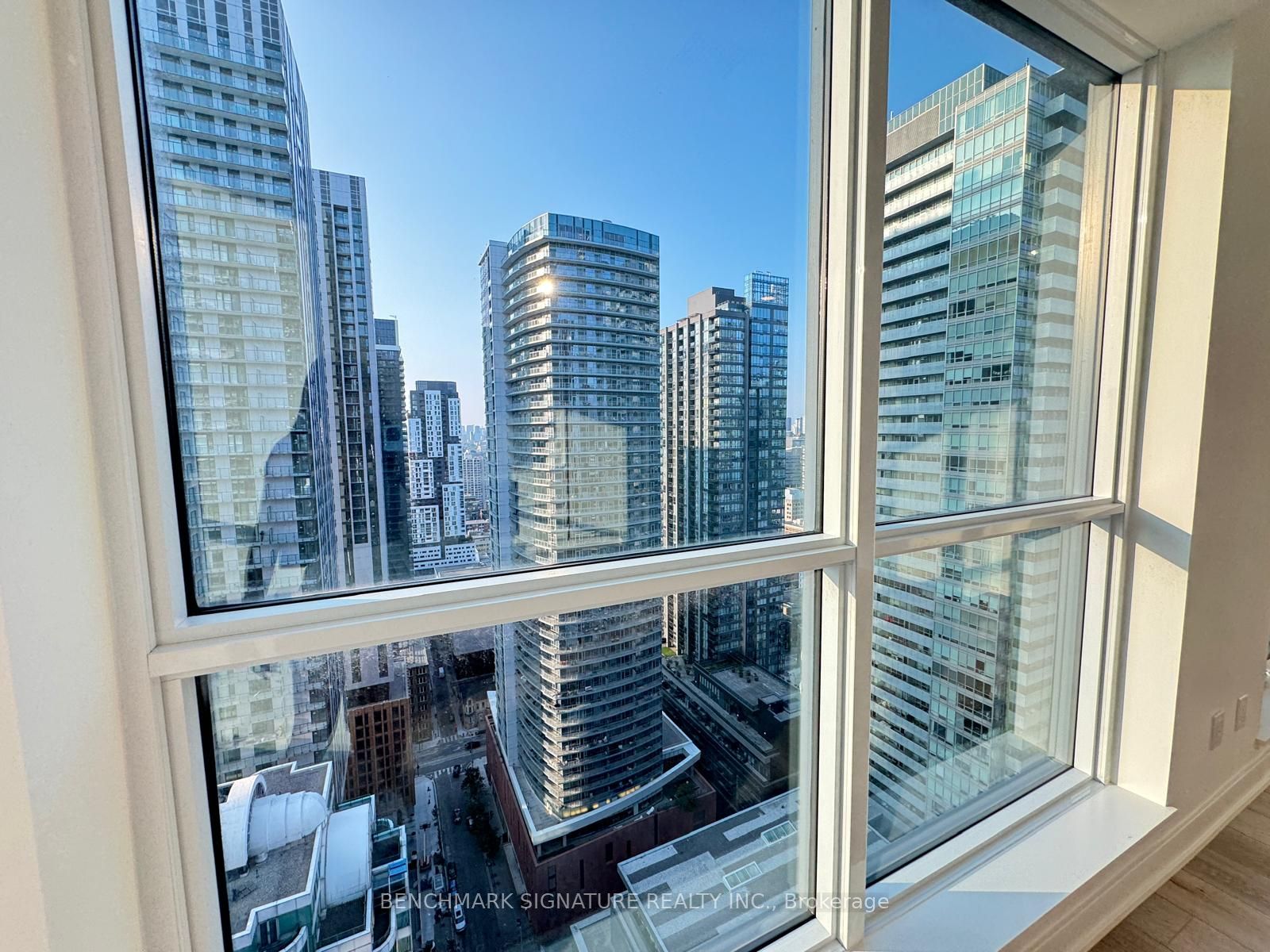 327 King Street 3203, Toronto, ON M5V 0W7 photo 4