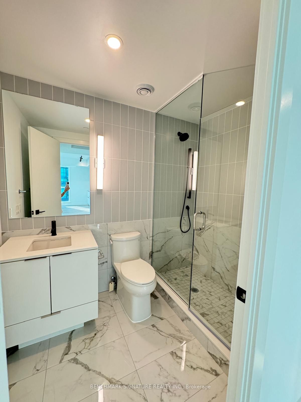 327 King Street 3203, Toronto, ON M5V 0W7 photo 5