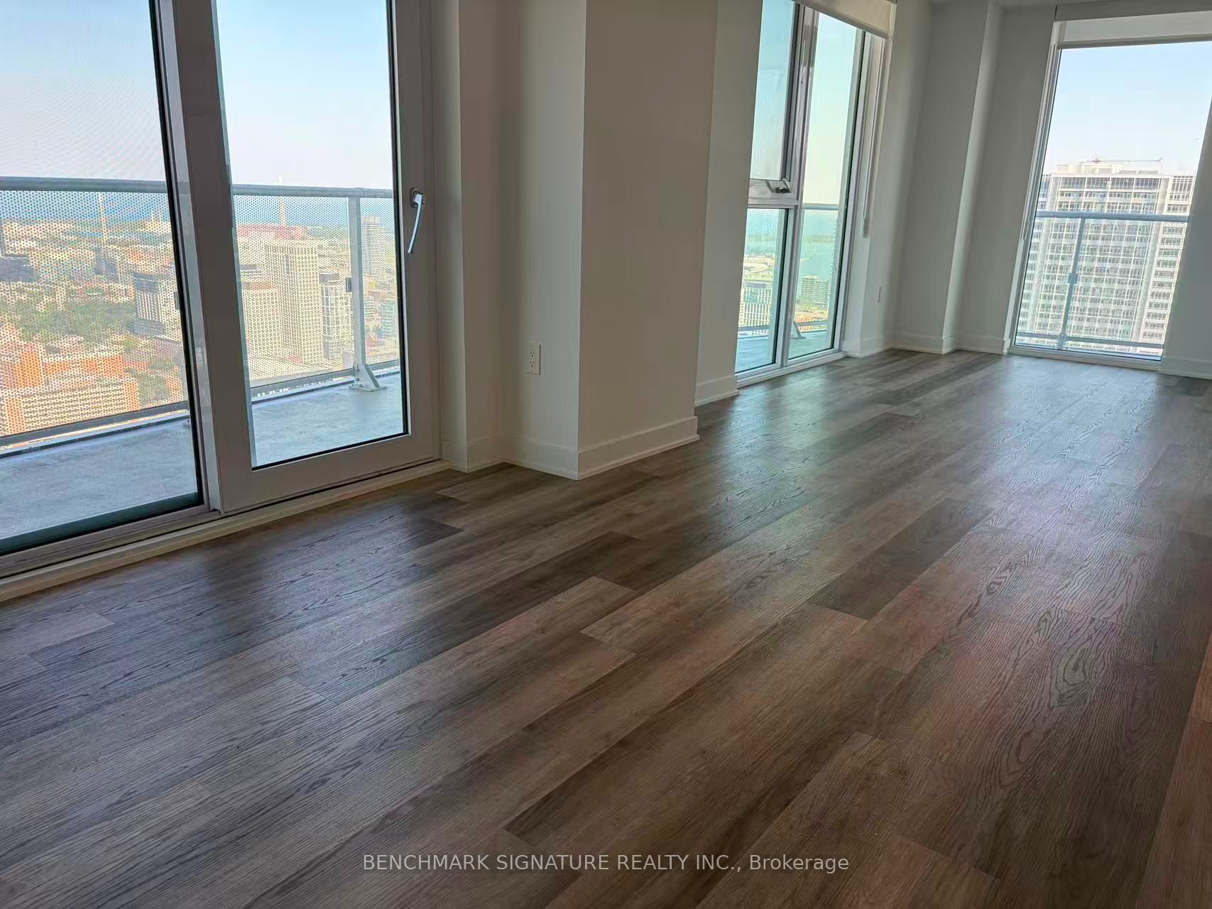 100 Dalhousie Street 5007, Toronto, ON M5B 0C7 photo 2
