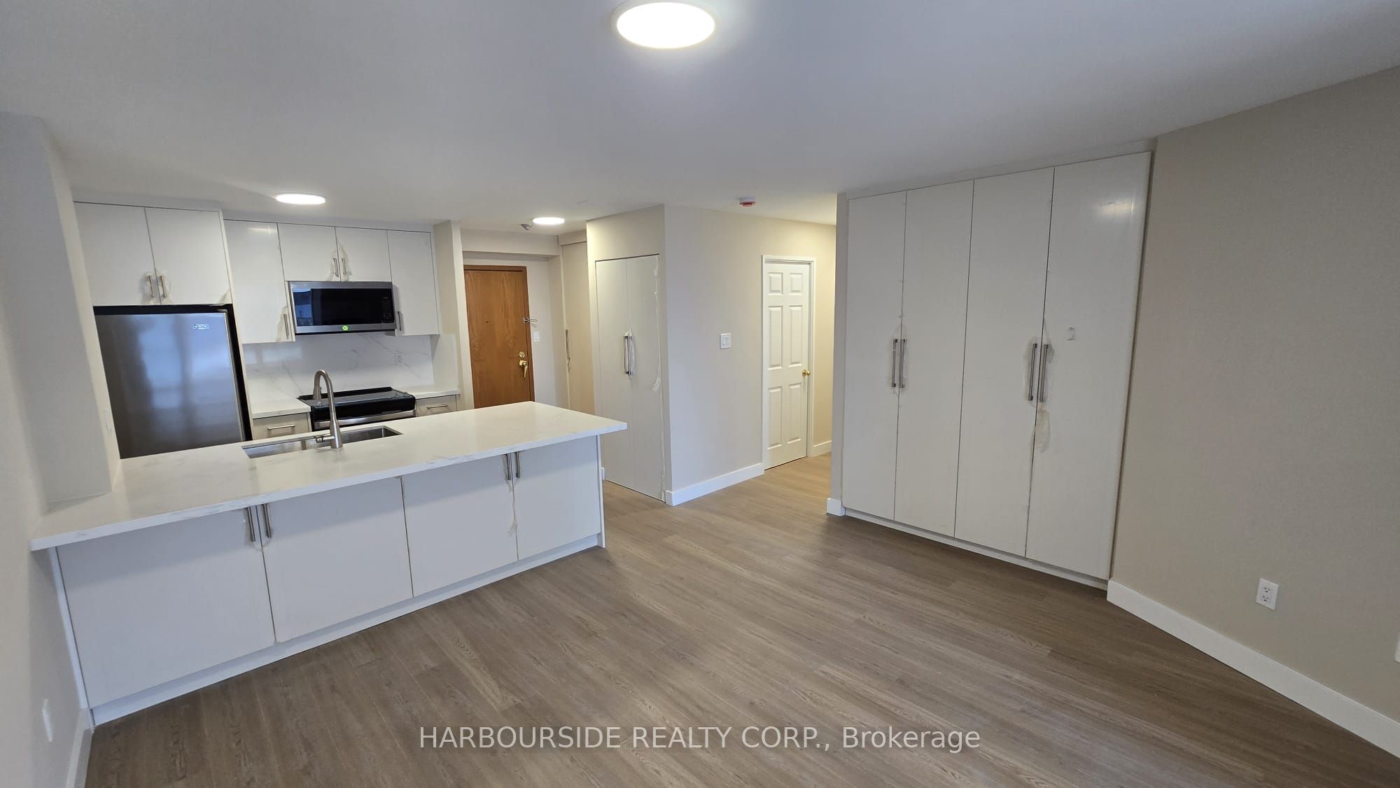 44 St Joseph Street 1413, Toronto, ON M4Y 2W4