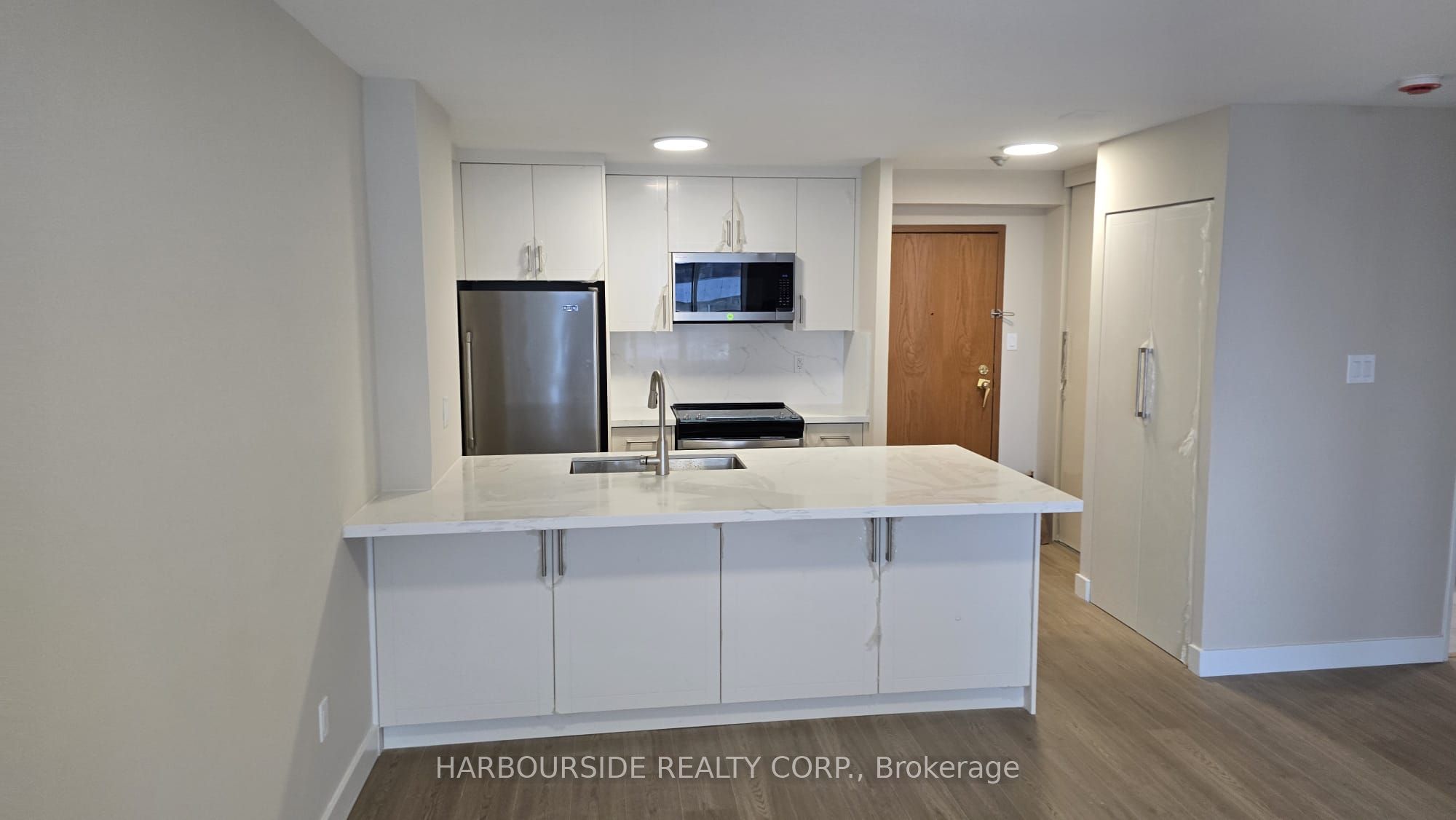 44 St Joseph Street 1413, Toronto, ON M4Y 2W4 photo 2