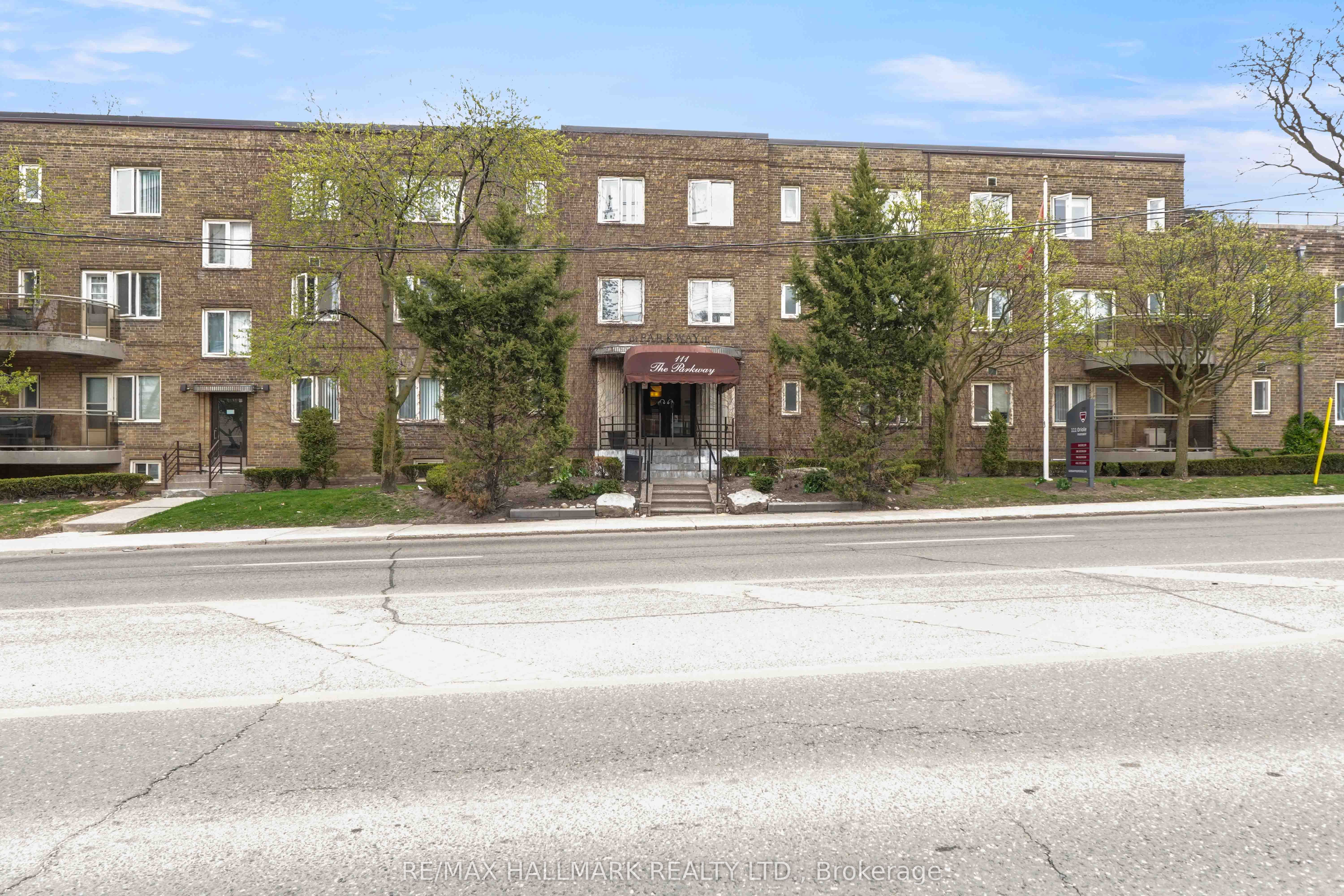 111 Oriole Parkway 202, Toronto, ON M5P 2G9