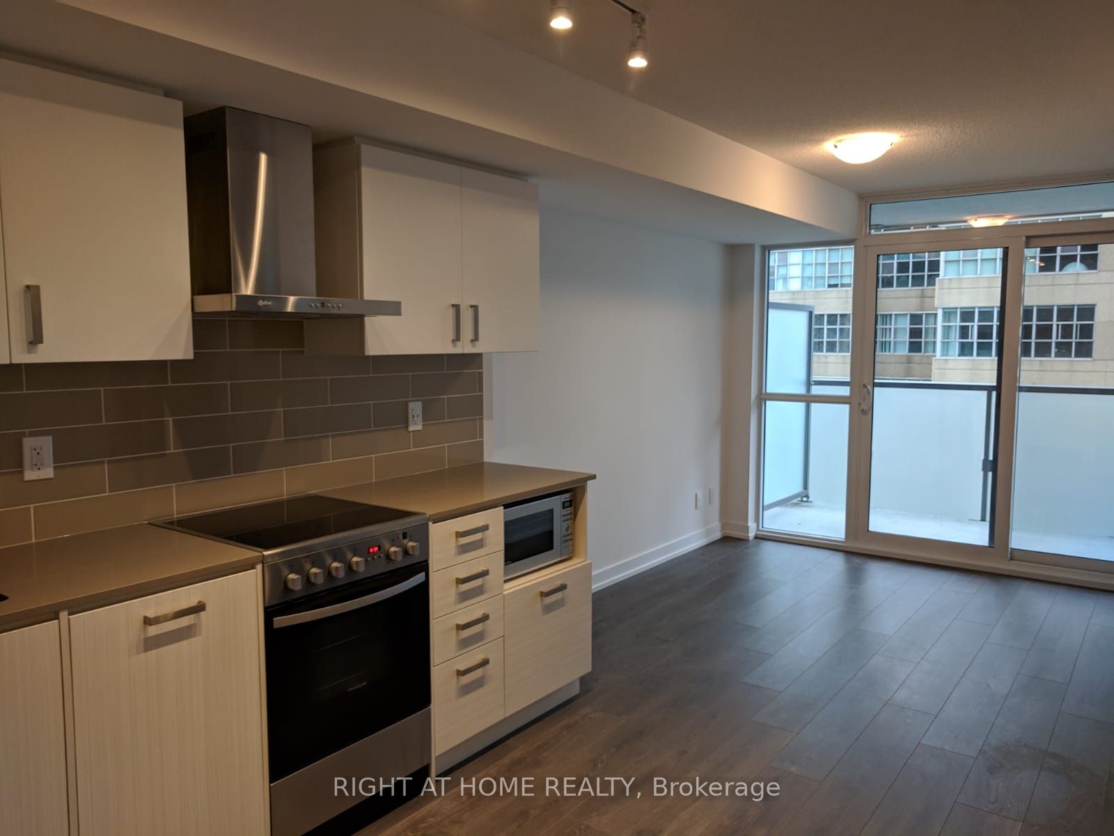 125 Redpath Avenue 609, Toronto, ON M4S 0B5