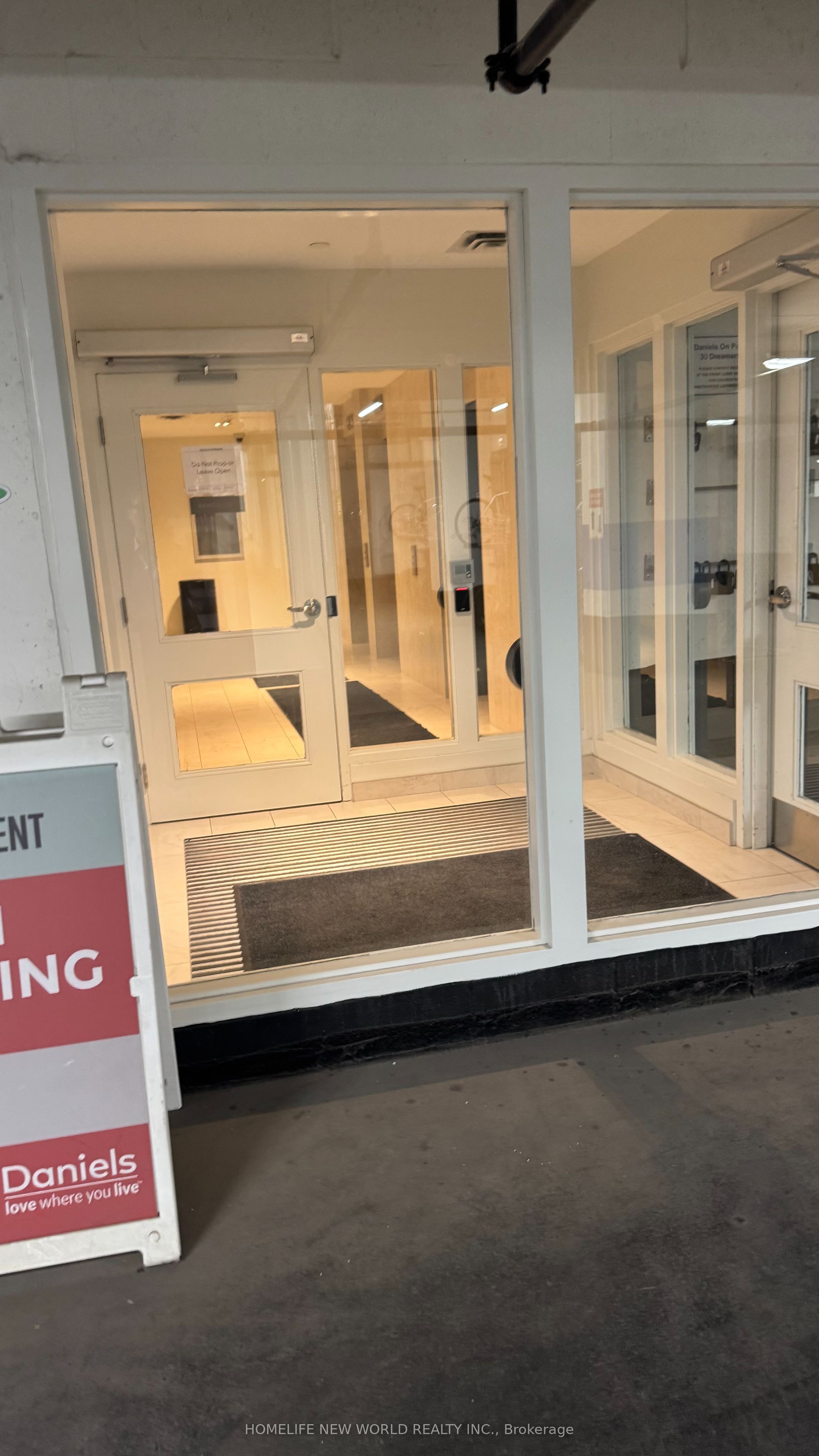 10 Oak Street 1609, Toronto, ON M5A 0Z1 photo 3