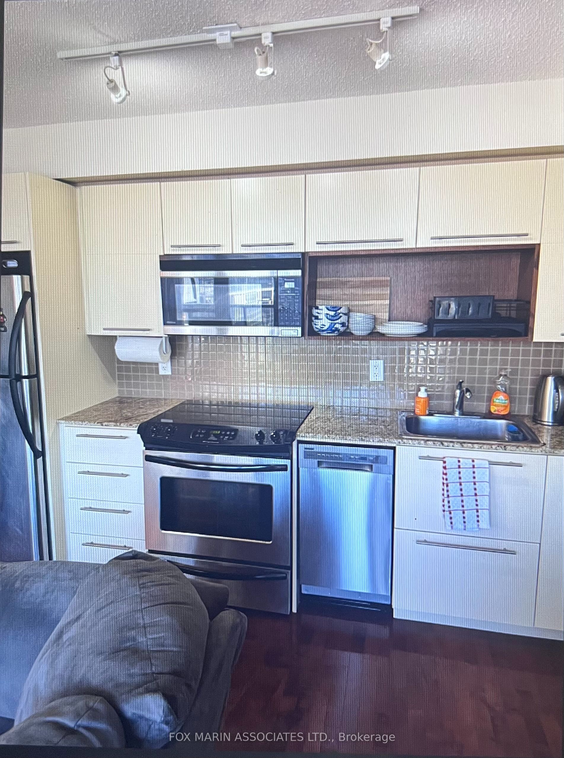 25 Carlton Street 1902, Toronto, ON M5B 1L4