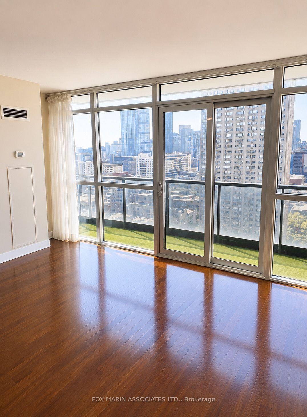 25 Carlton Street 1902, Toronto, ON M5B 1L4 photo 4