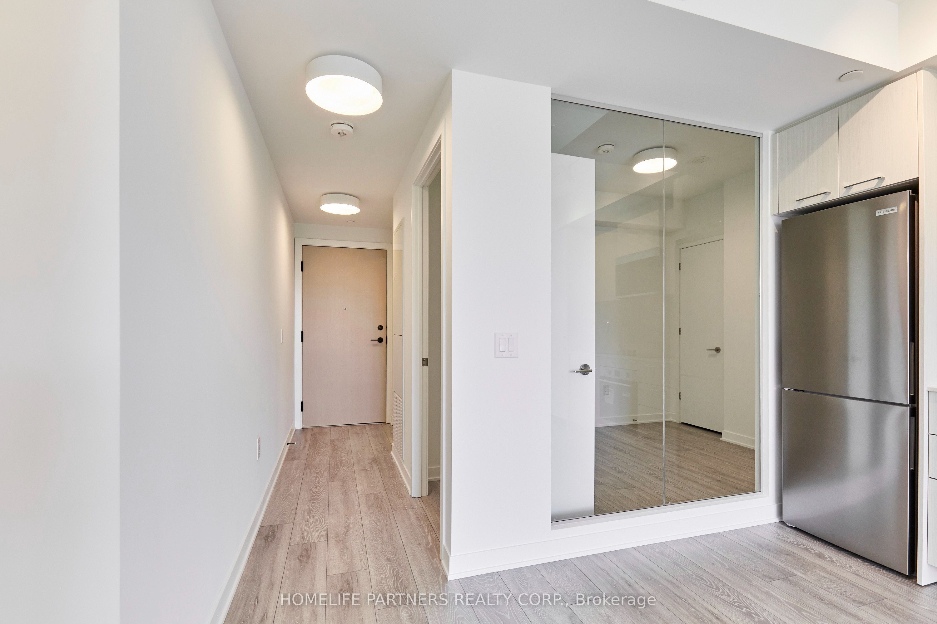 10 Oak Street 1307, Toronto, ON M5A 0Z1 photo 2