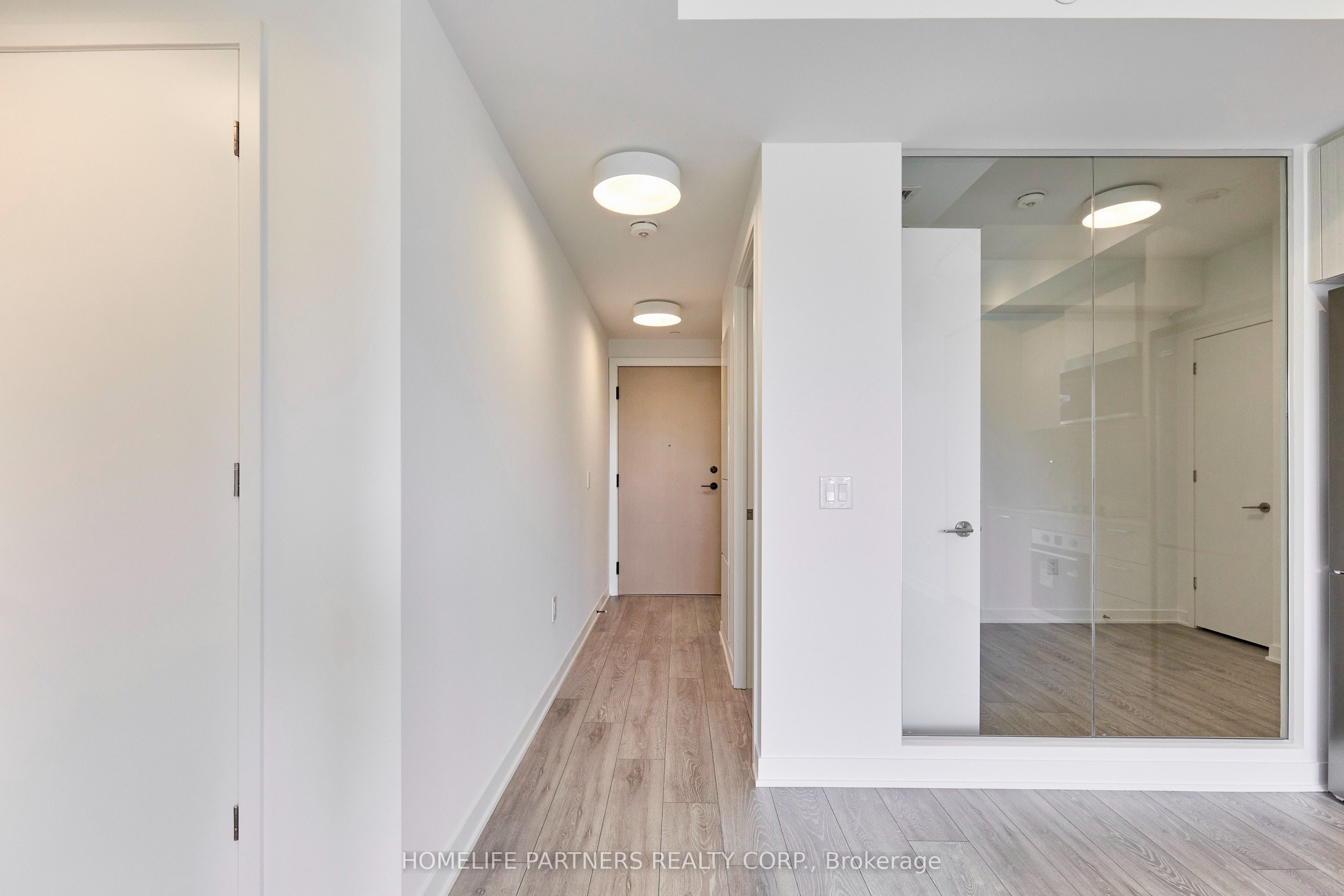 10 Oak Street 1307, Toronto, ON M5A 0Z1 photo 4