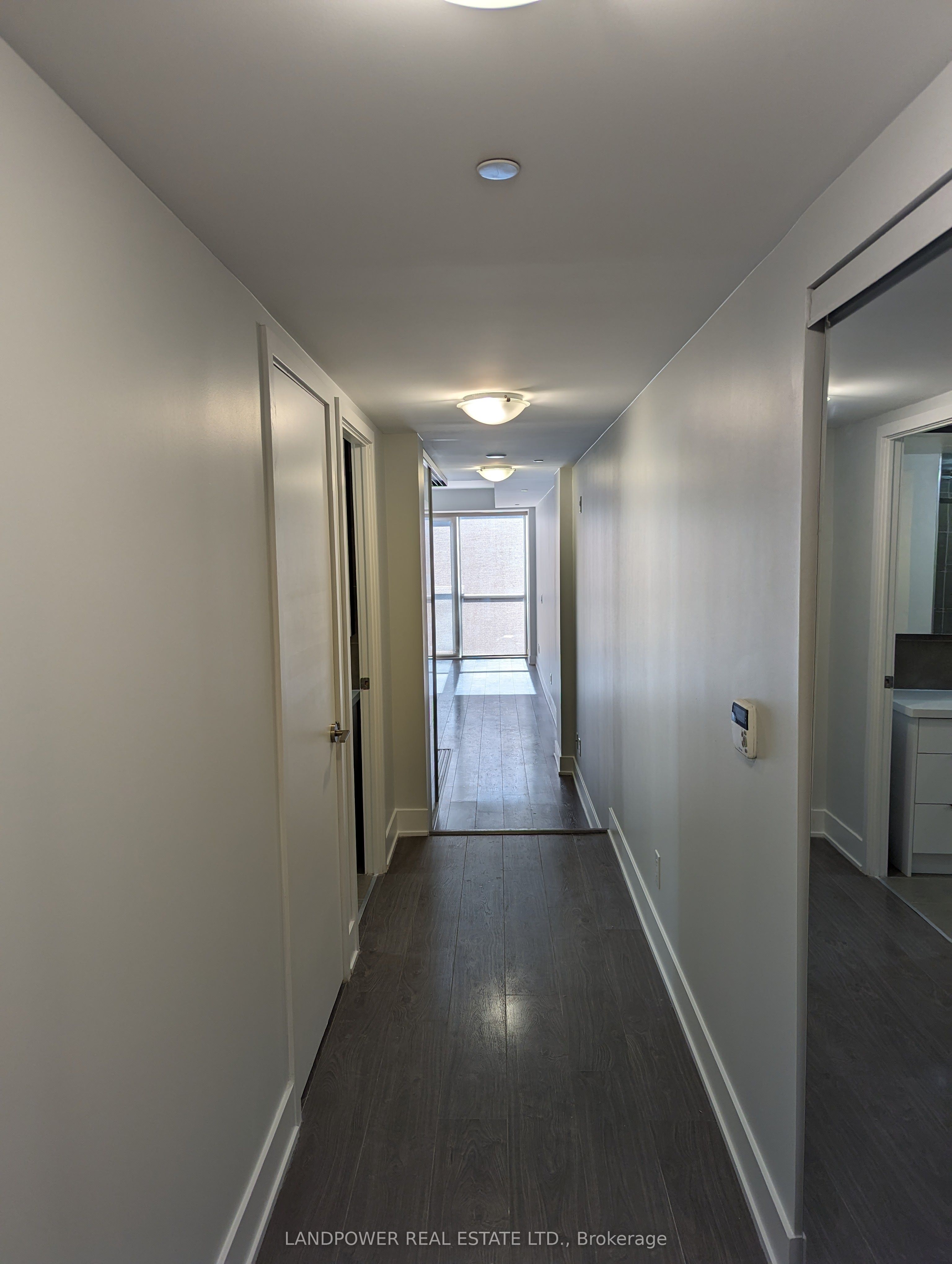 508 Wellington Street W 801, Toronto, ON M5V 0K8 photo 2
