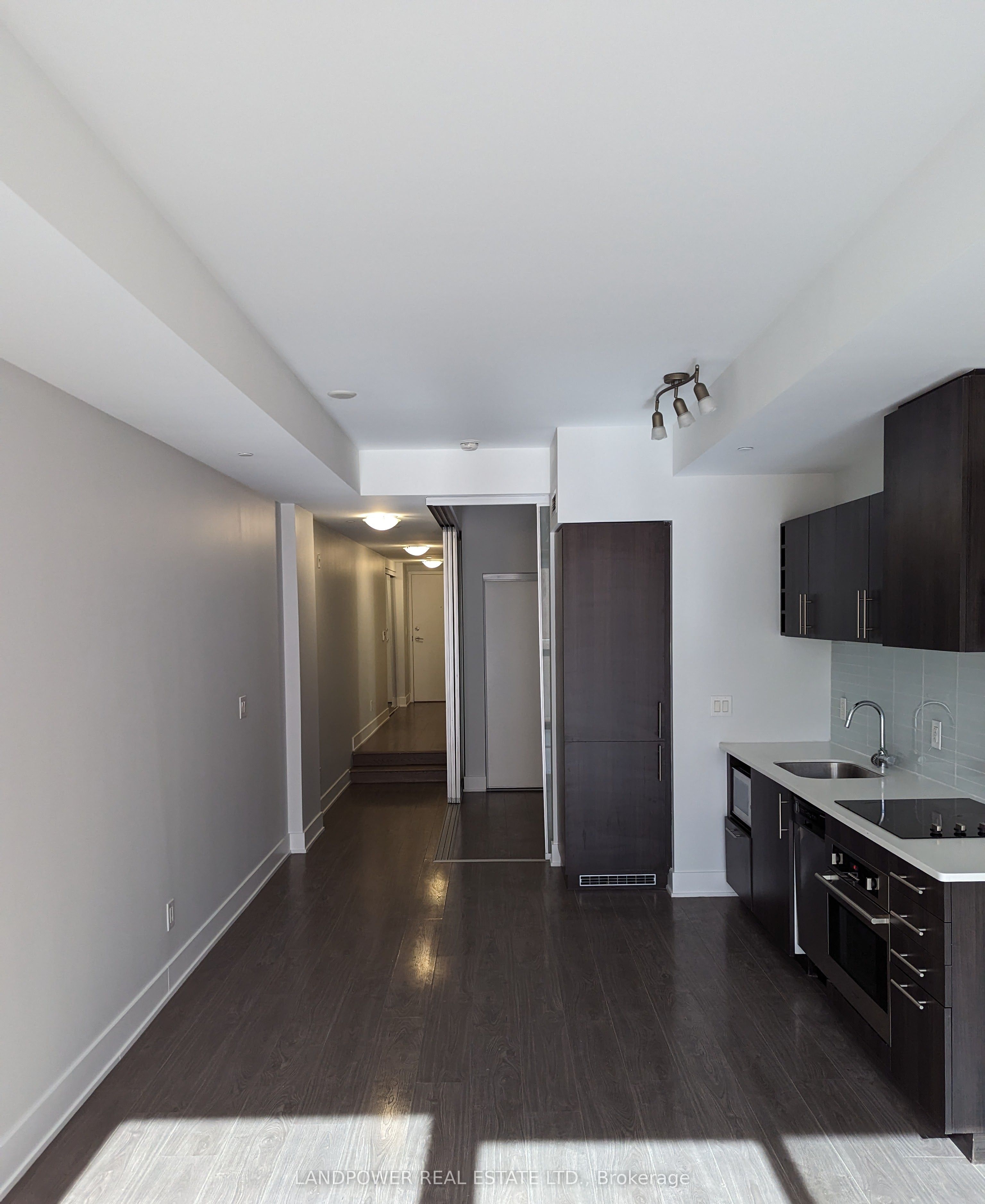 508 Wellington Street W 801, Toronto, ON M5V 0K8 photo 3