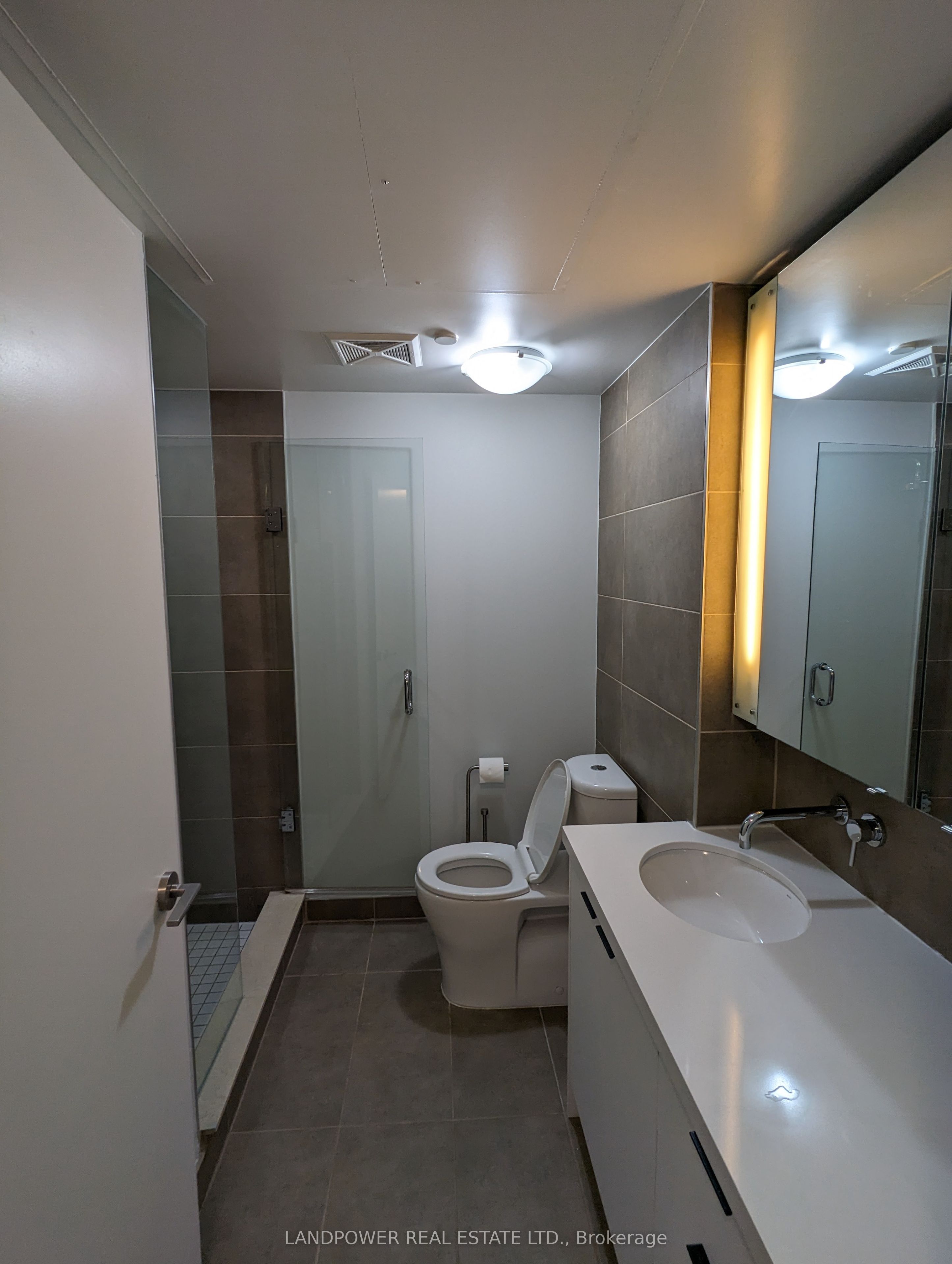 508 Wellington Street W 801, Toronto, ON M5V 0K8 photo 5