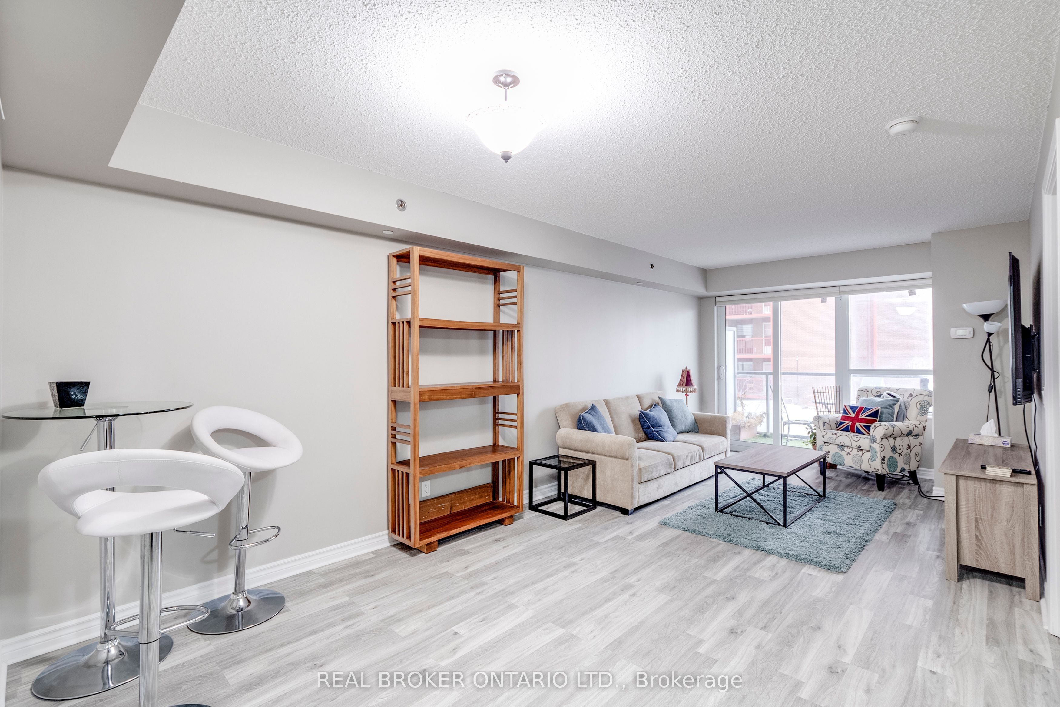 35 Saranac Boulevard 225, Toronto, ON M6A 2G4
