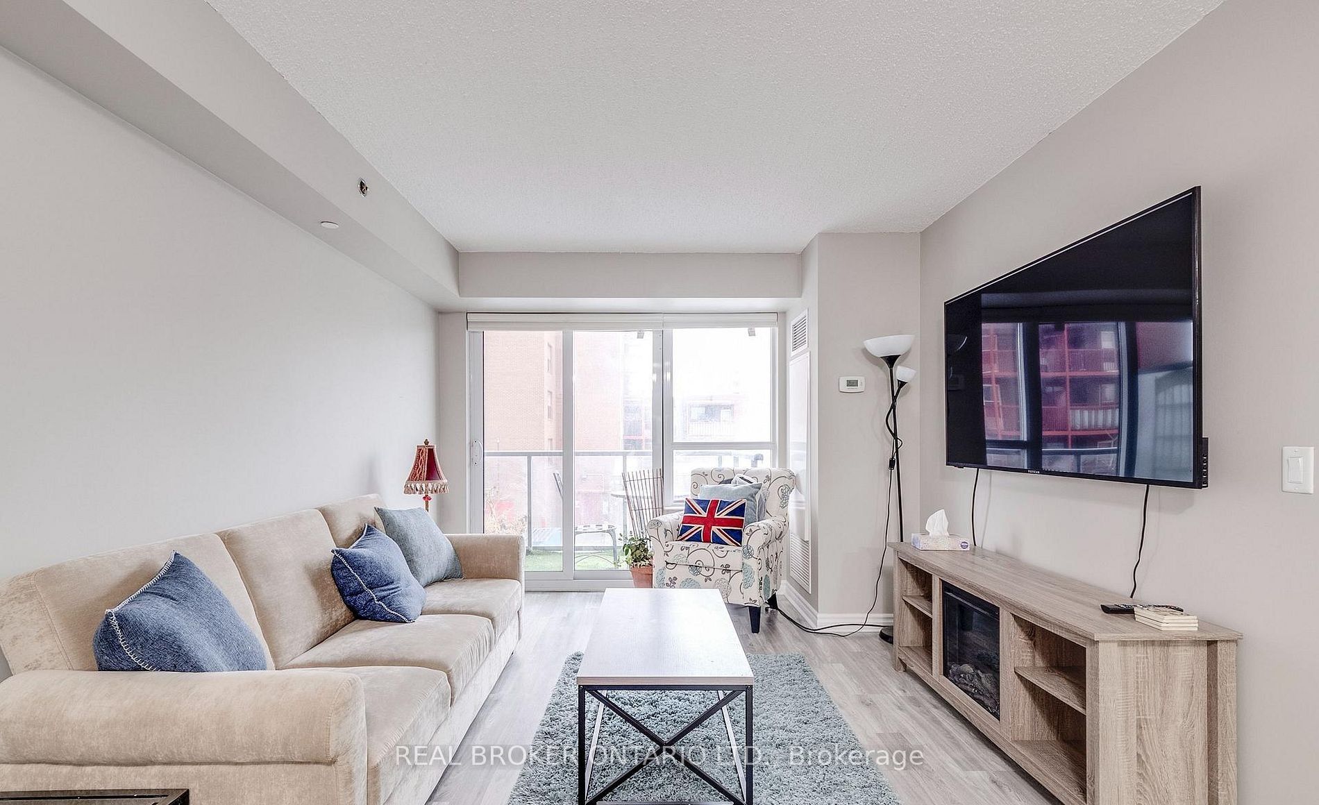 35 Saranac Boulevard 225, Toronto, ON M6A 2G4 photo 3