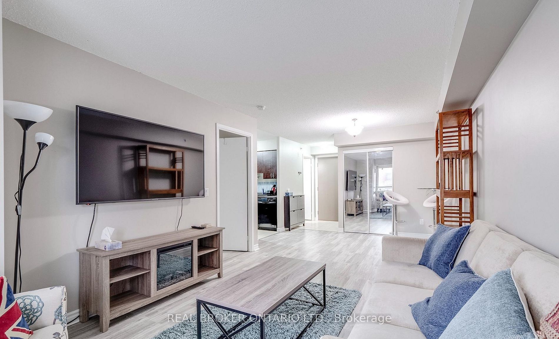 35 Saranac Boulevard 225, Toronto, ON M6A 2G4 photo 4