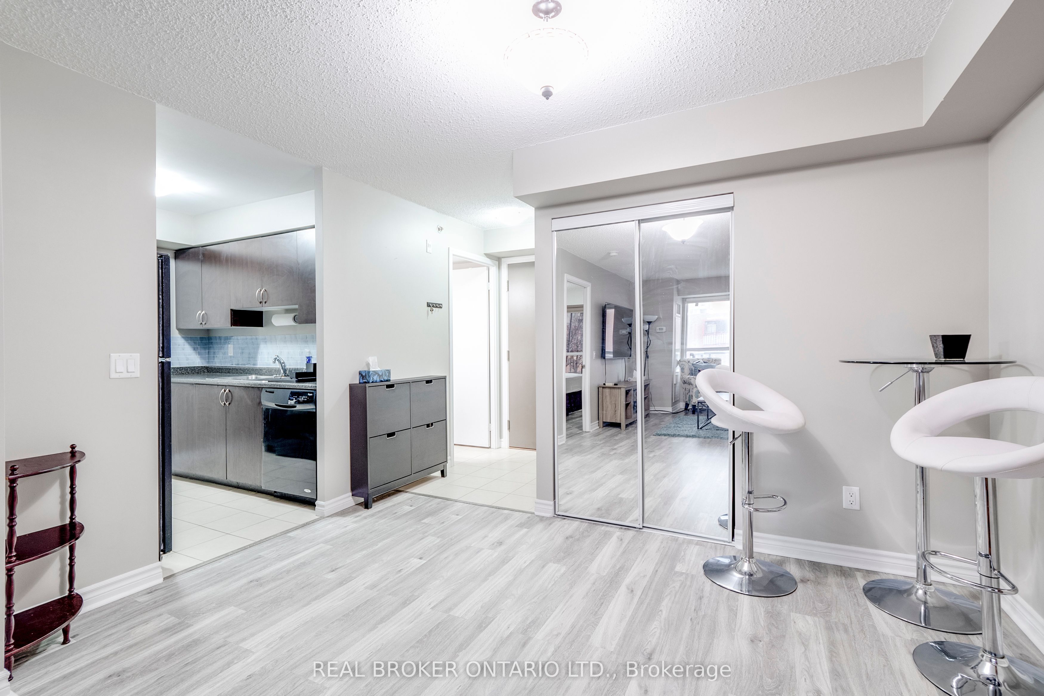 35 Saranac Boulevard 225, Toronto, ON M6A 2G4 photo 5