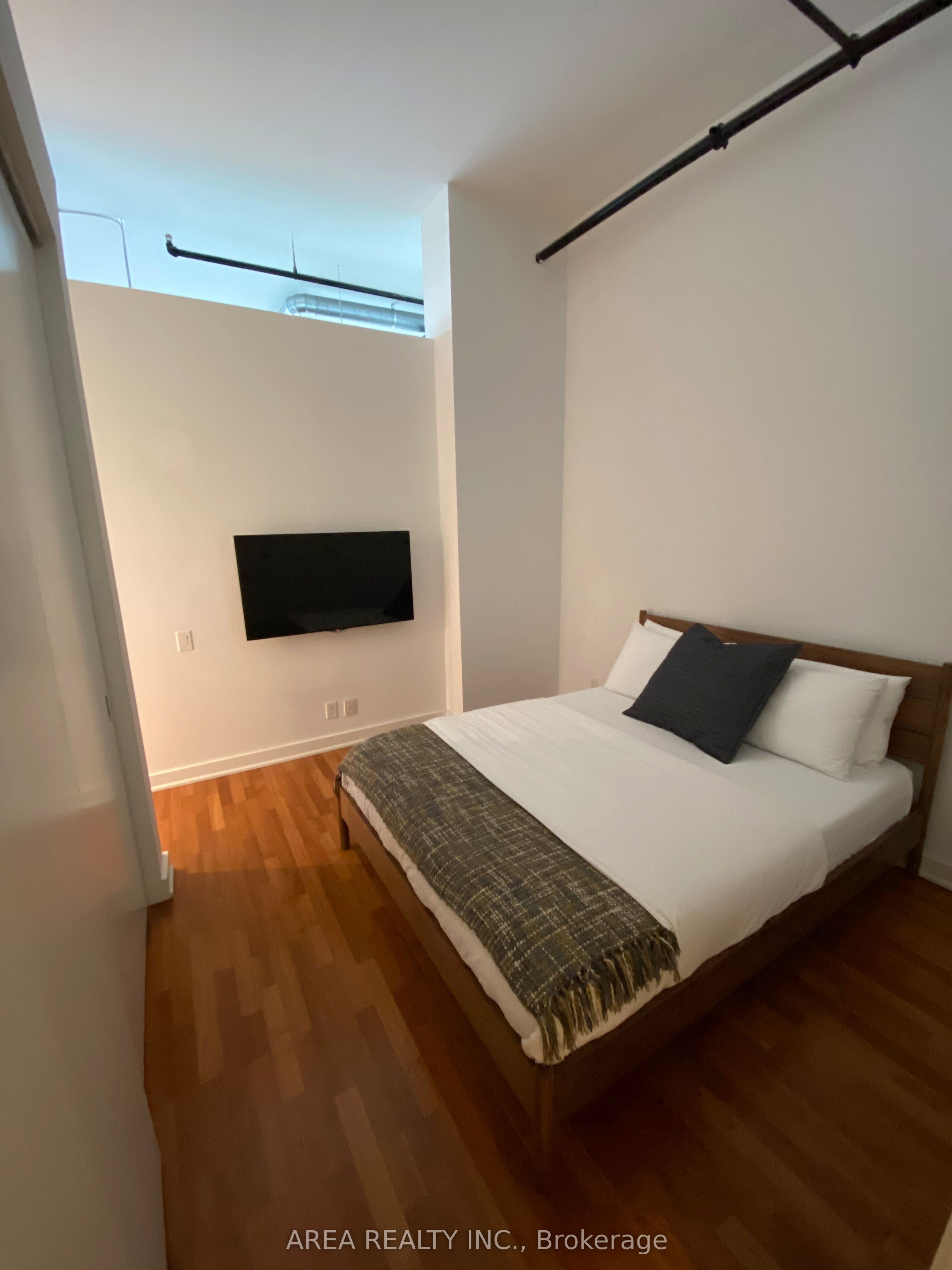 43 Hanna Avenue 602, Toronto, ON M6K 1X1 photo 4