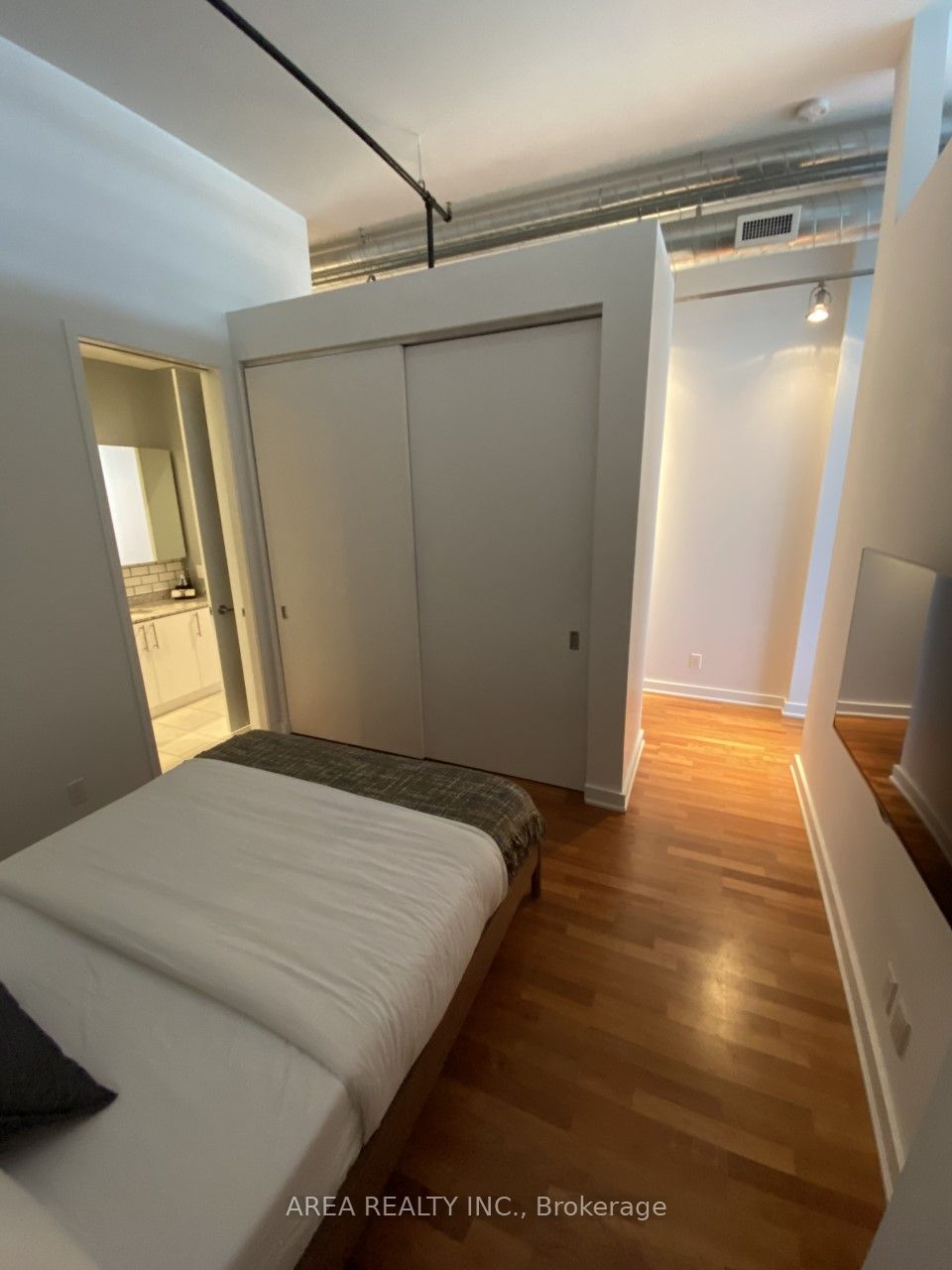 43 Hanna Avenue 602, Toronto, ON M6K 1X1 photo 5