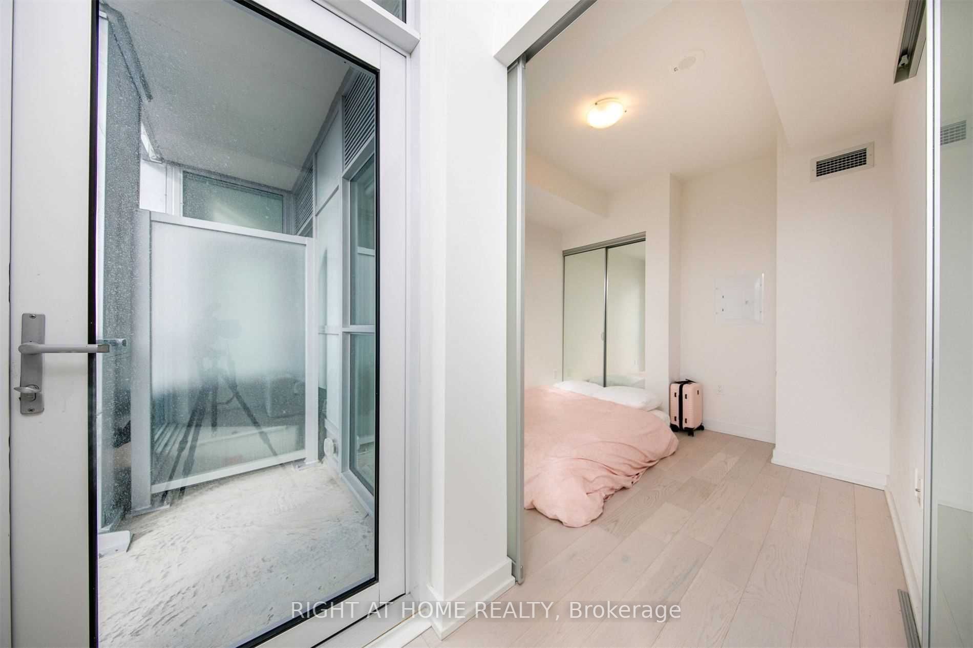 1 Yorkville Avenue 3503, Toronto, ON M4W 1L1 photo 2