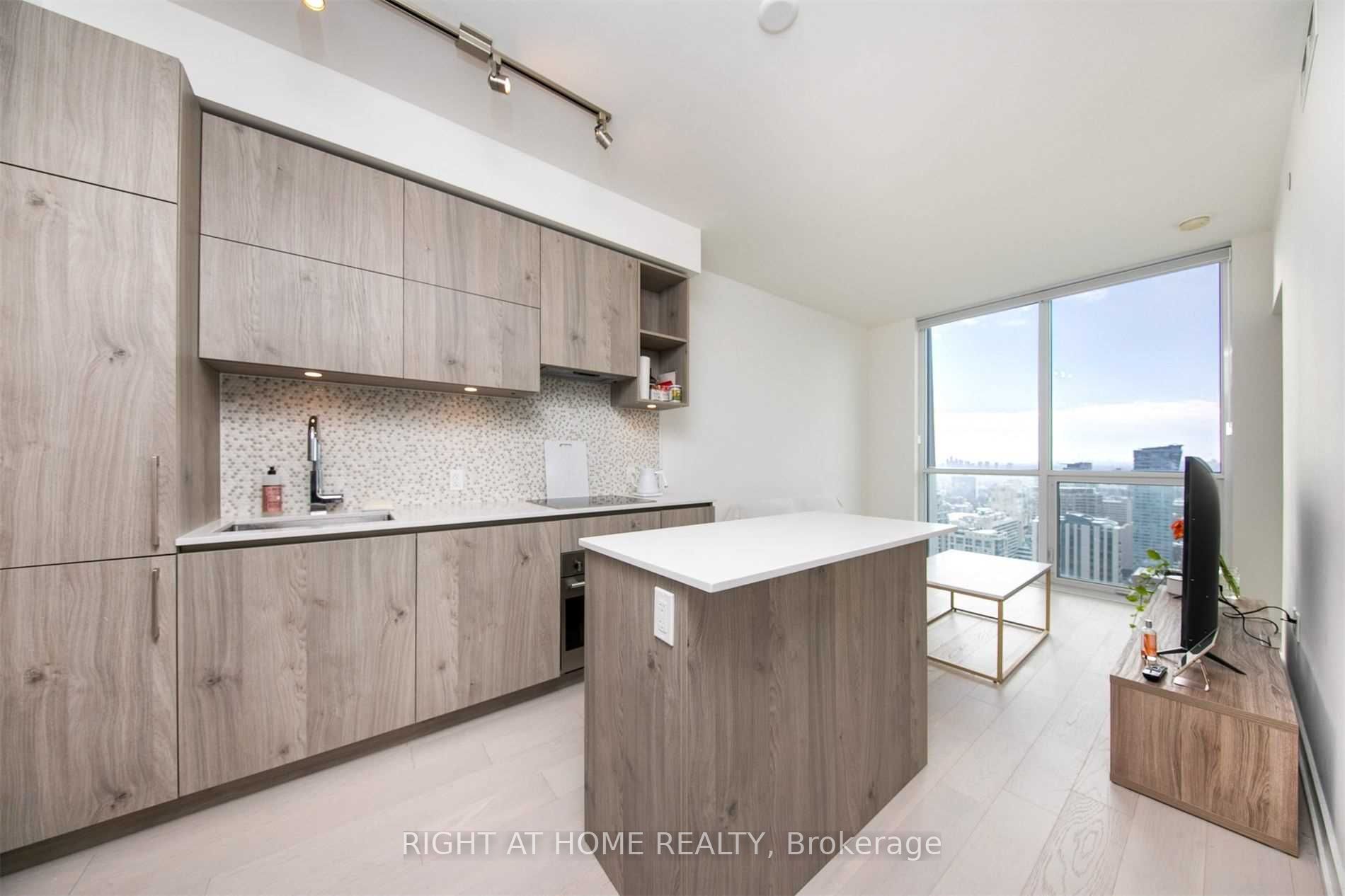 1 Yorkville Avenue 3503, Toronto, ON M4W 1L1 photo 4