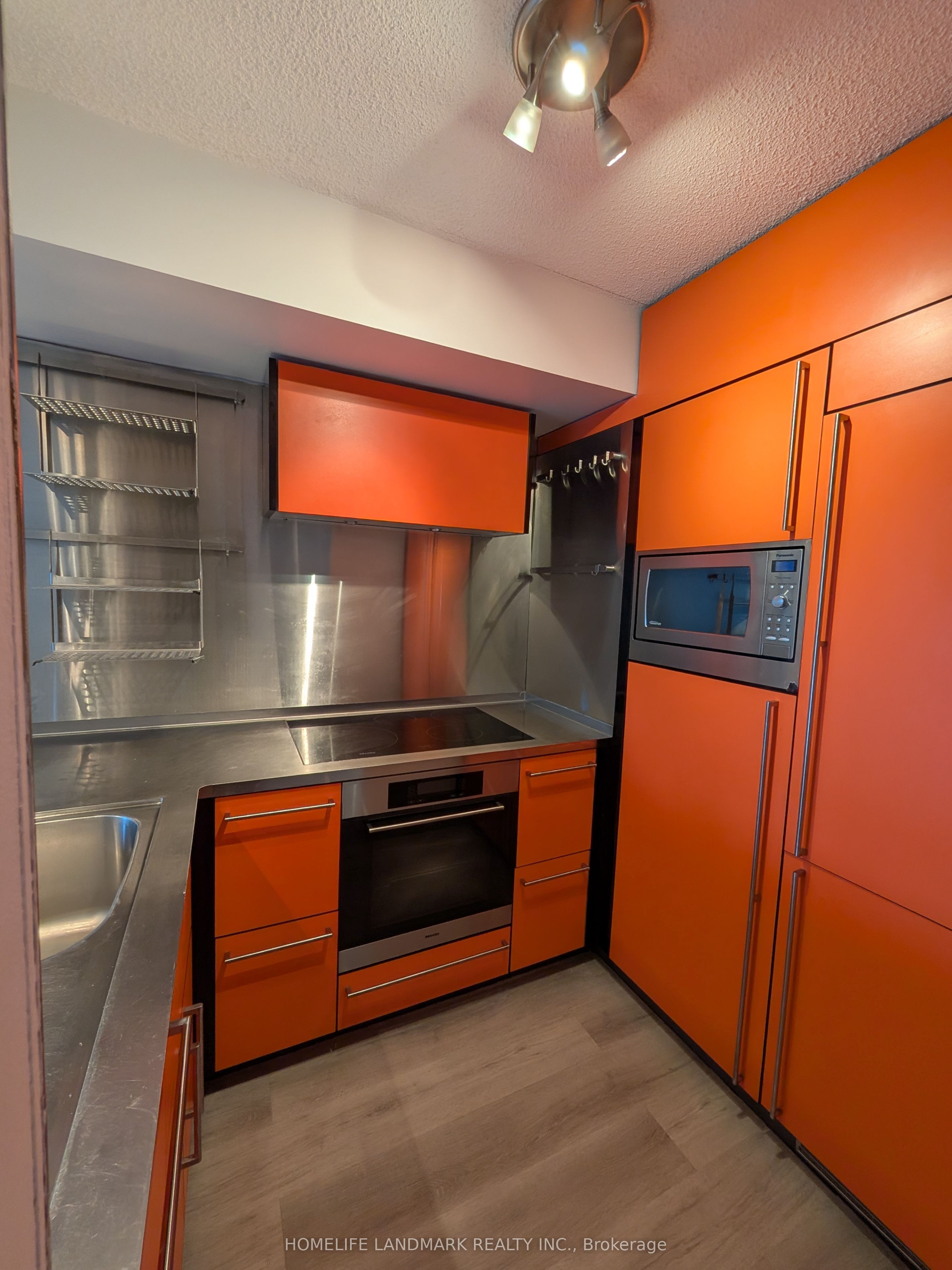 92 King Street E 805, Toronto, ON M5H 1H1 photo 3