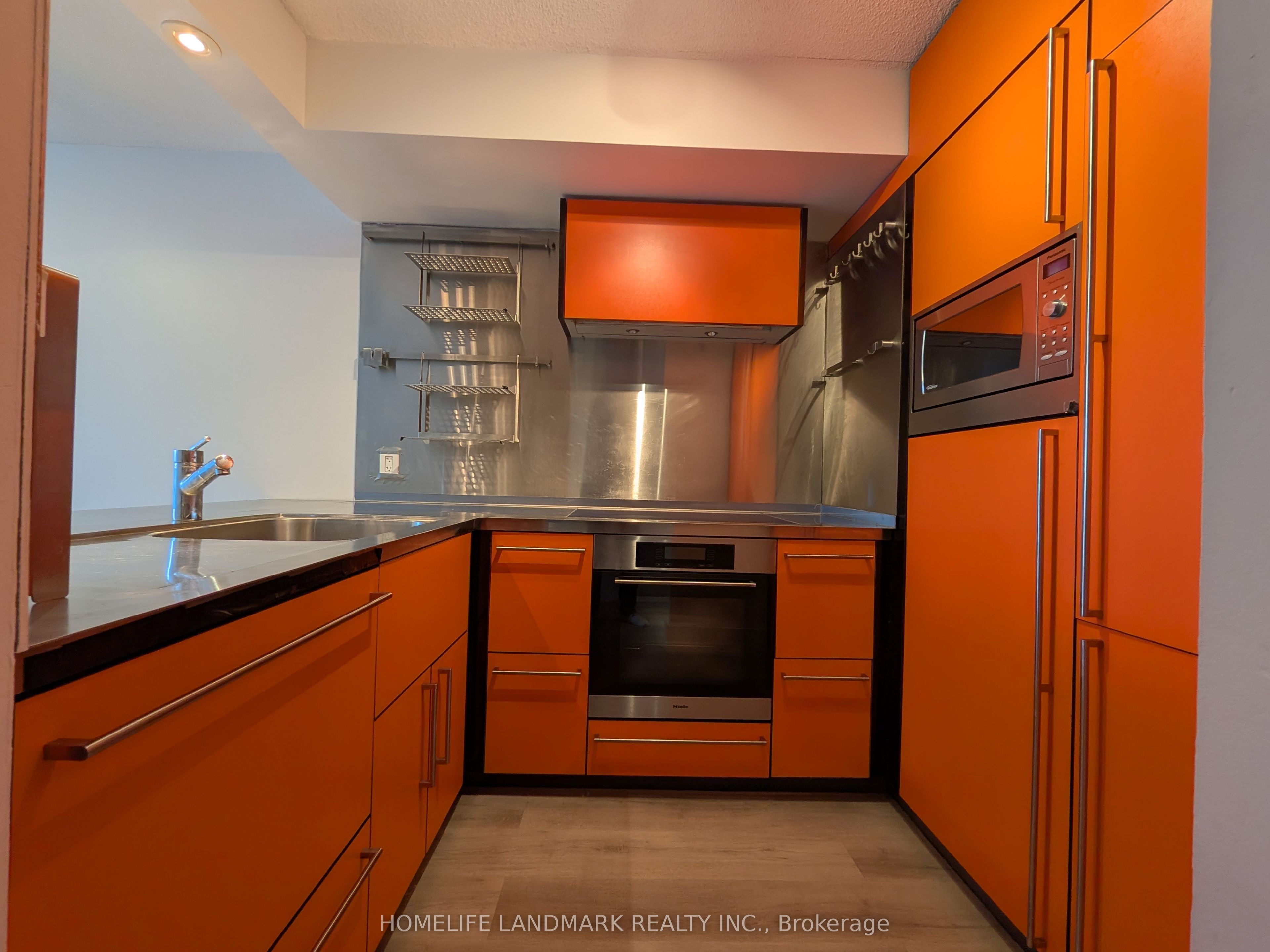 92 King Street E 805, Toronto, ON M5H 1H1 photo 5