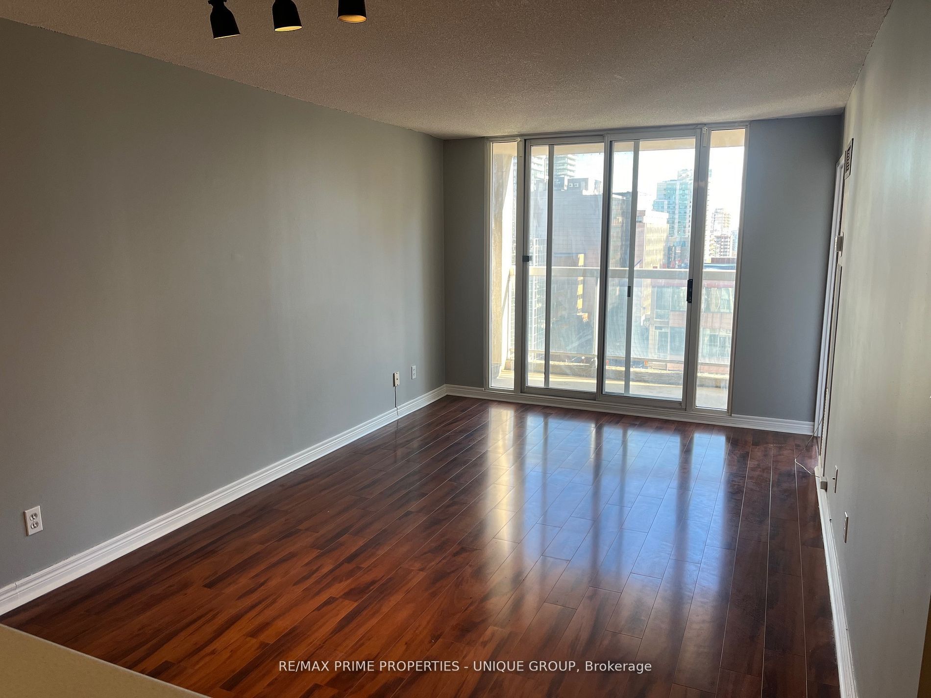 43 Eglinton Avenue E 1506, Toronto, ON M4P 1A5 photo 3